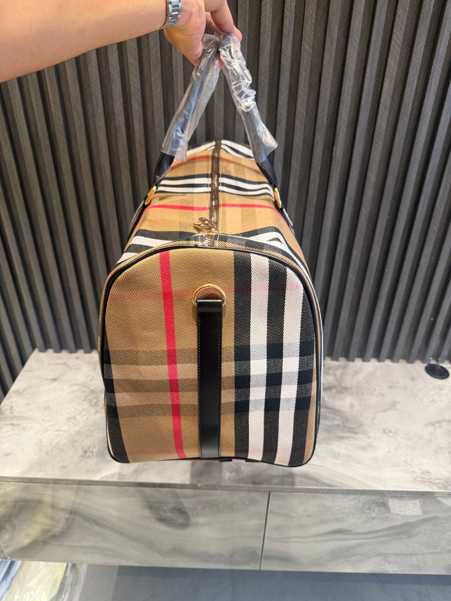 BURBERRY LUGGAGE BAG