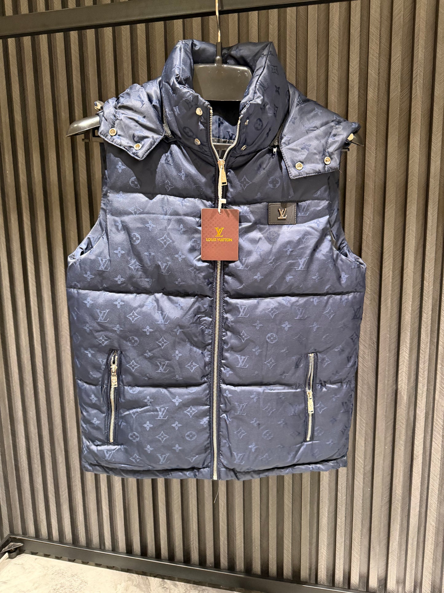 LV SLEEVLESS JACKET