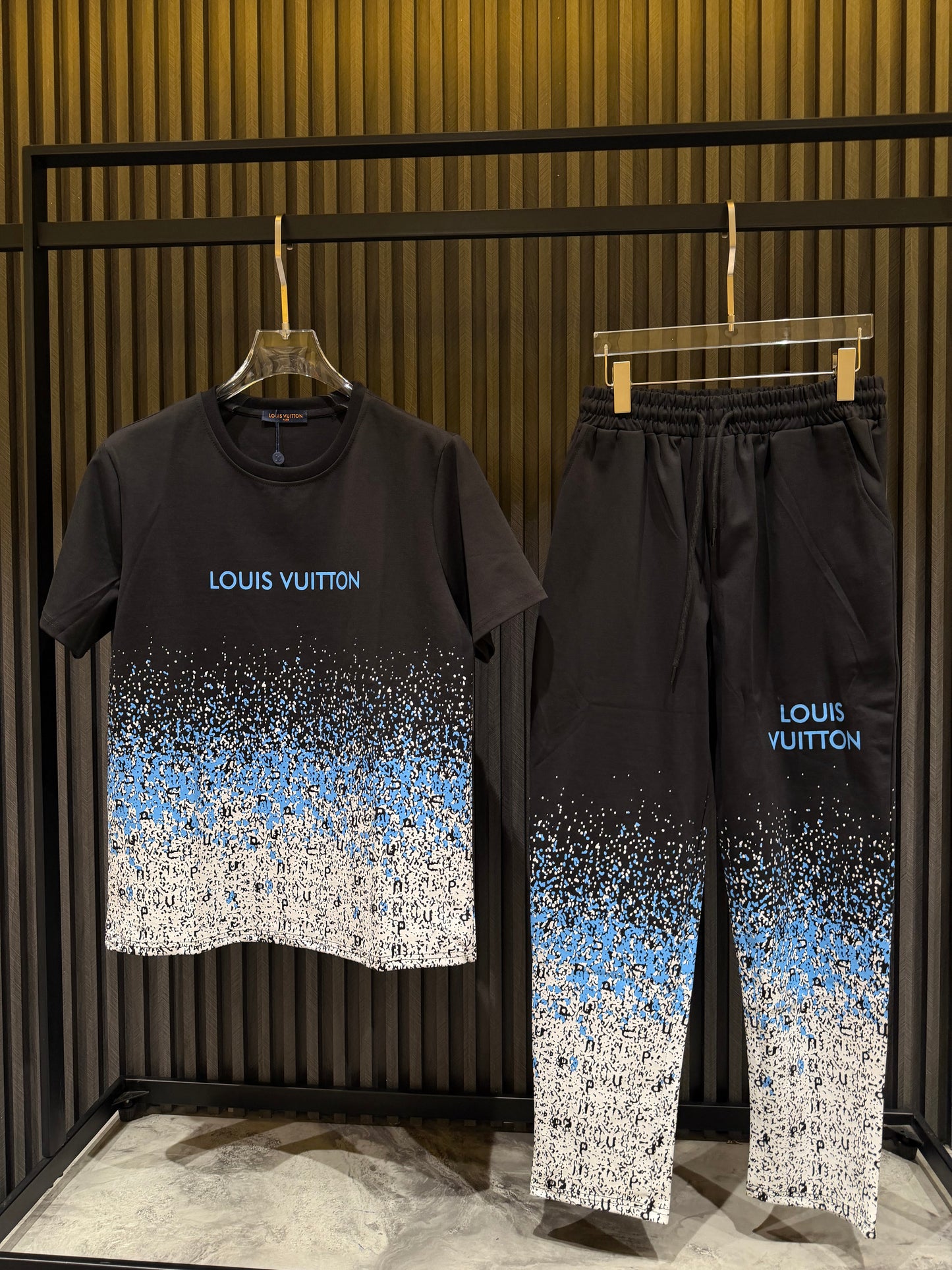LV SUMMER SUIT