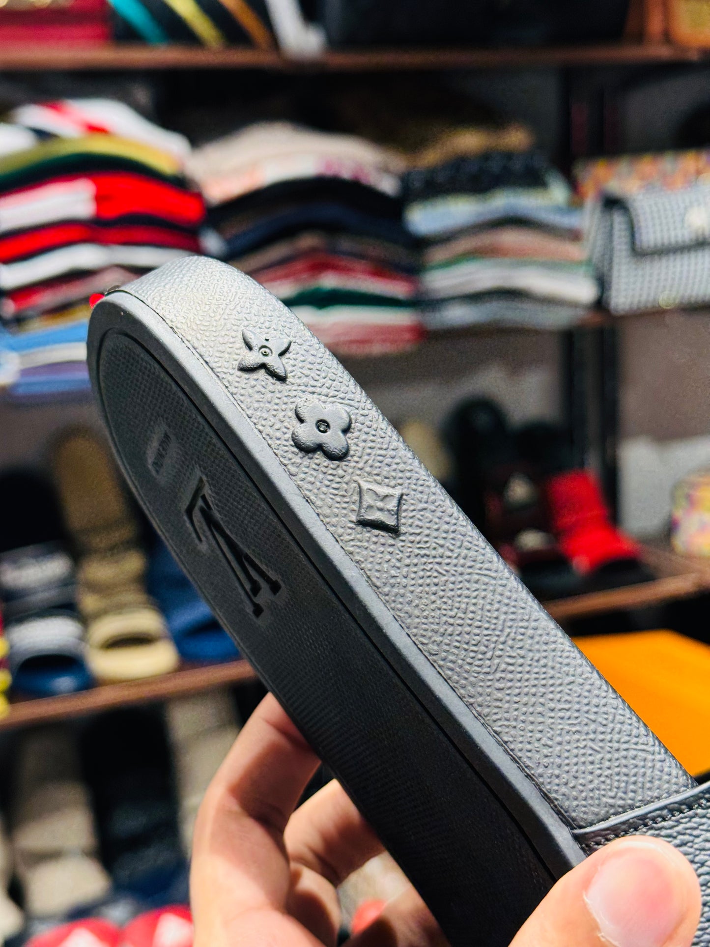 LV SLIPPER
