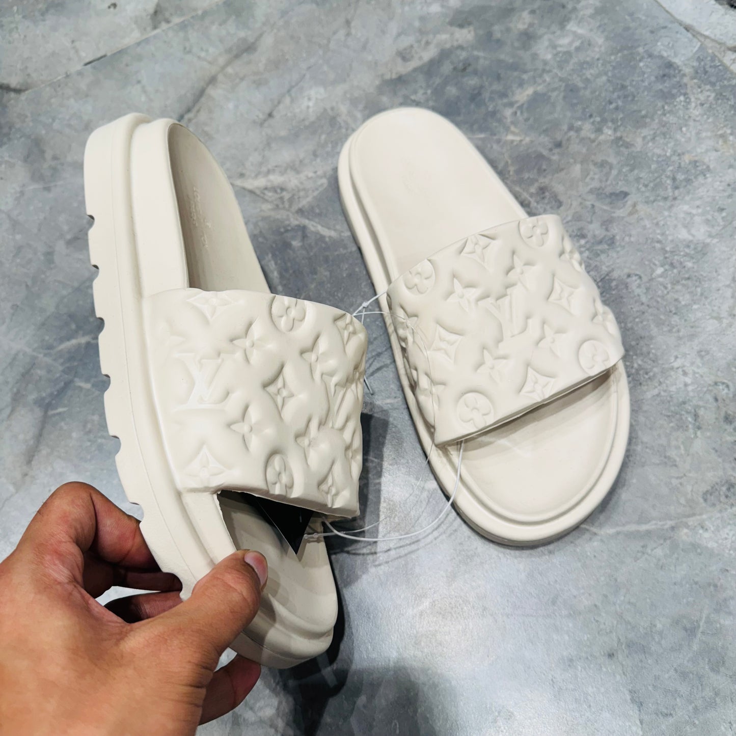 LV SLIPPER