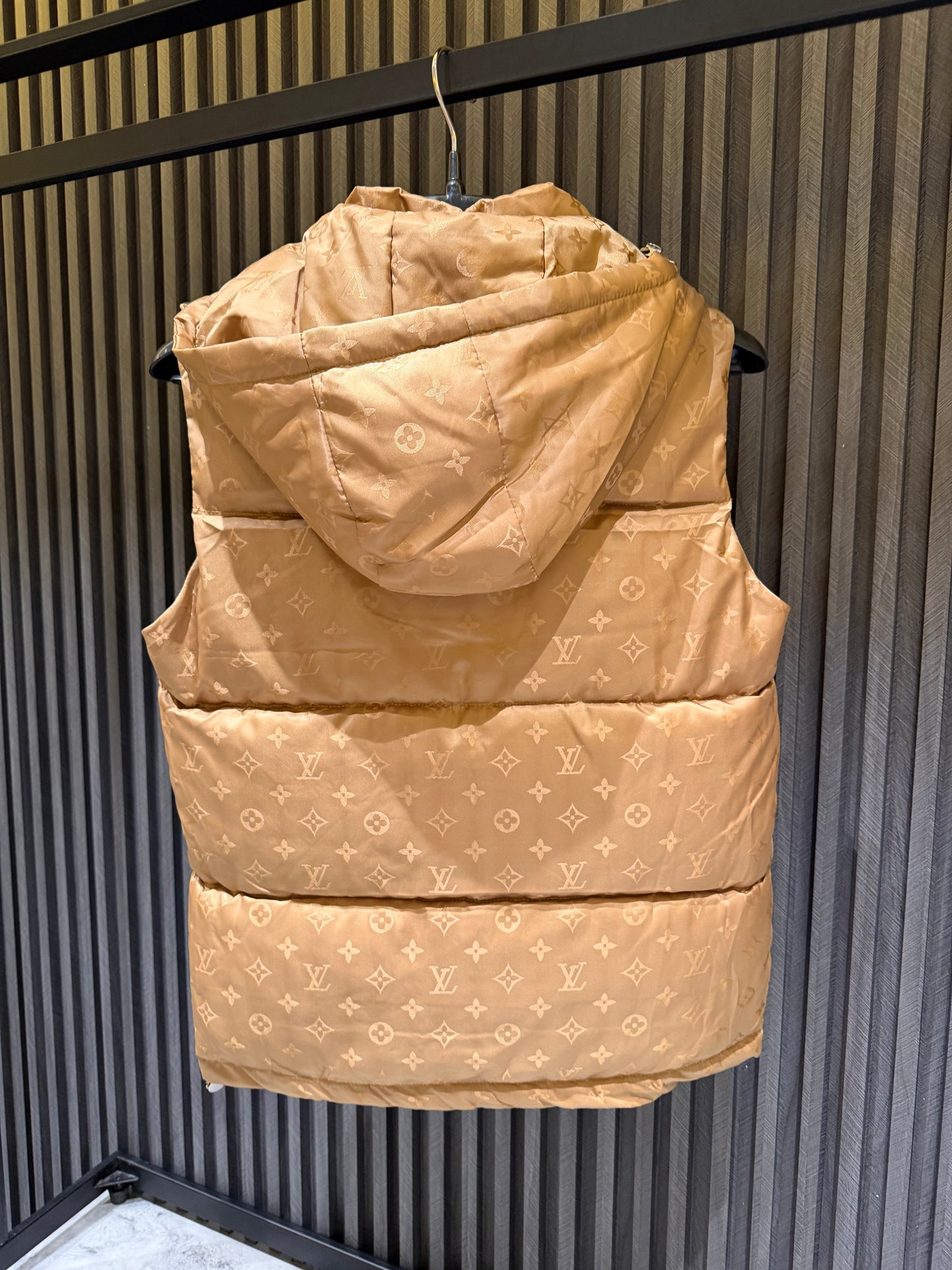 LV SLEEVLESS JACKET