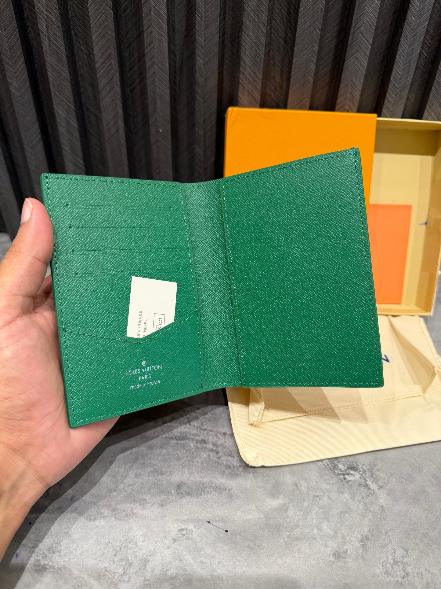 LV WALLET 1.1 GRADE