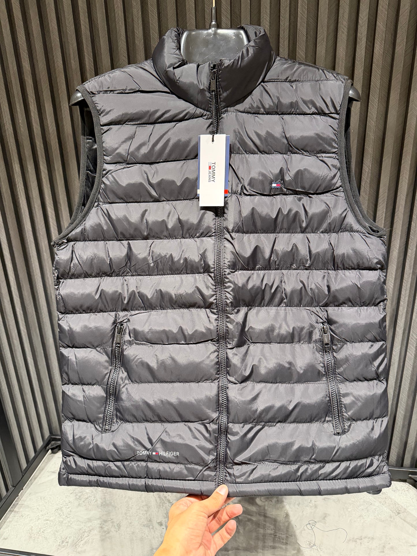 TOMMY SLEEVLESS JACKET