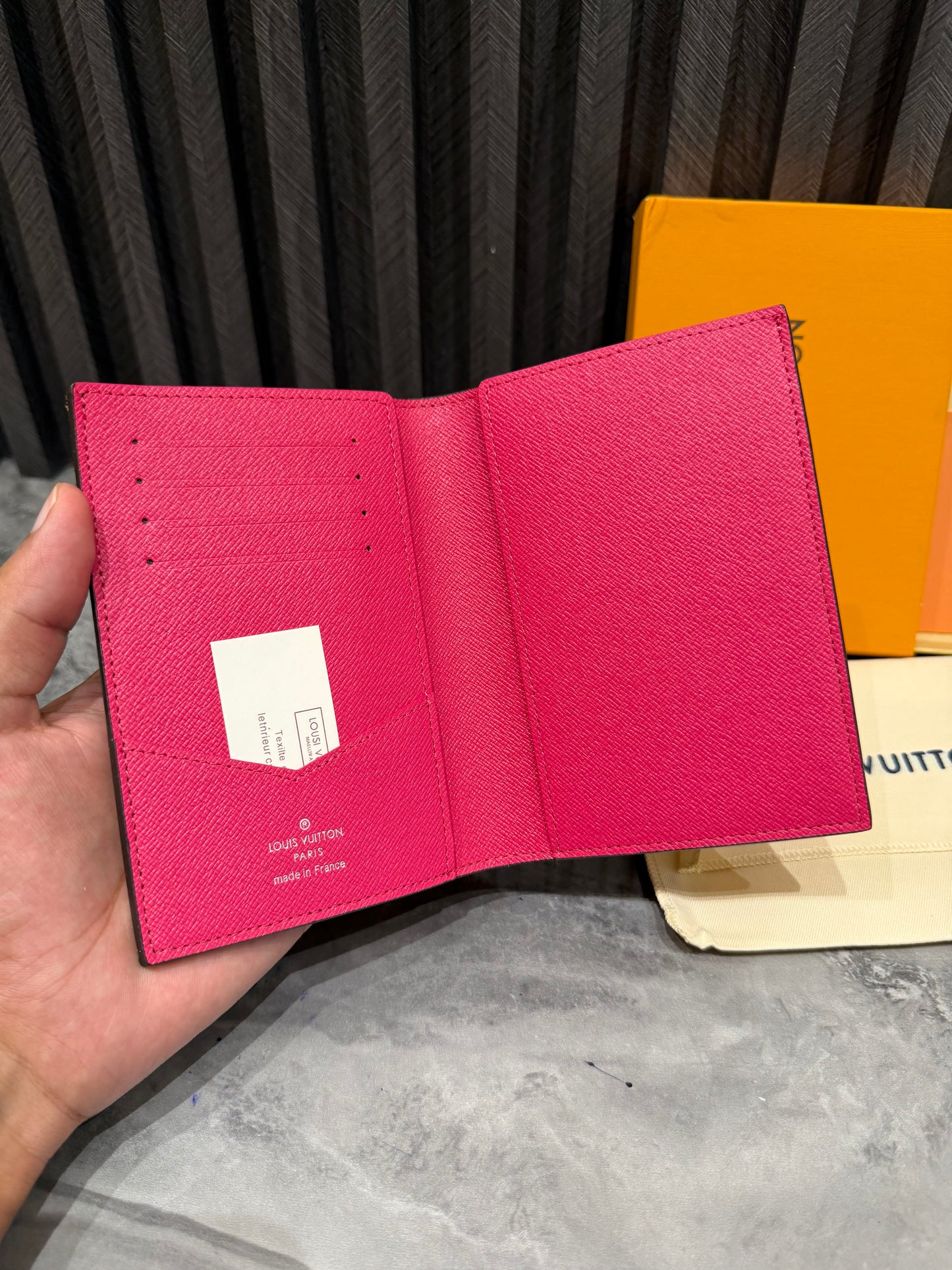 LV WALLET 1.1 GRADE