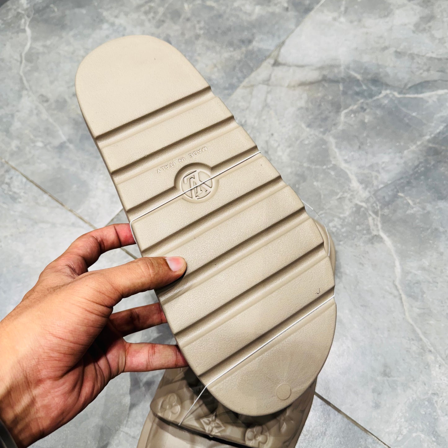 LV SLIPPER