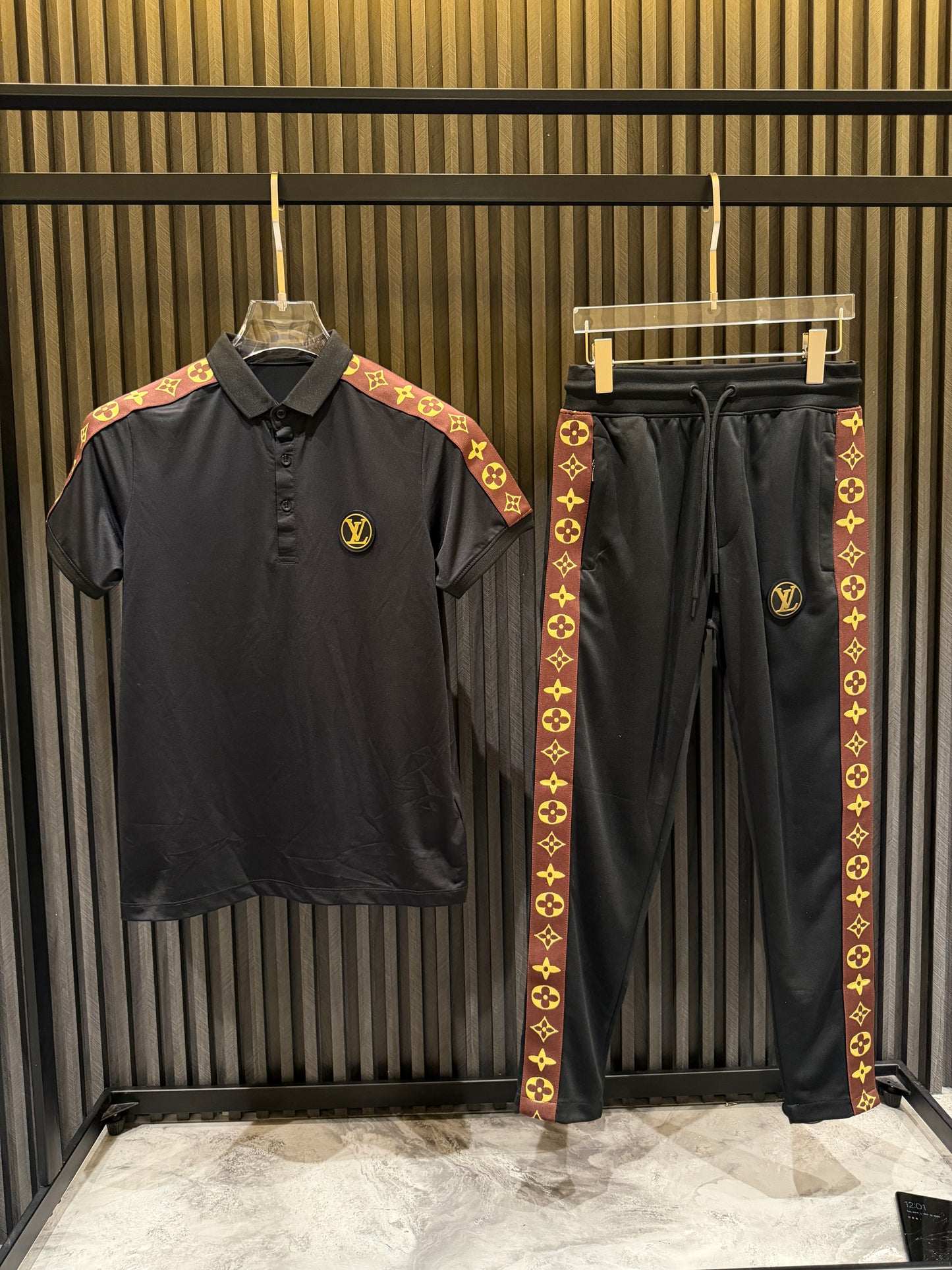LV SUMMER SUIT