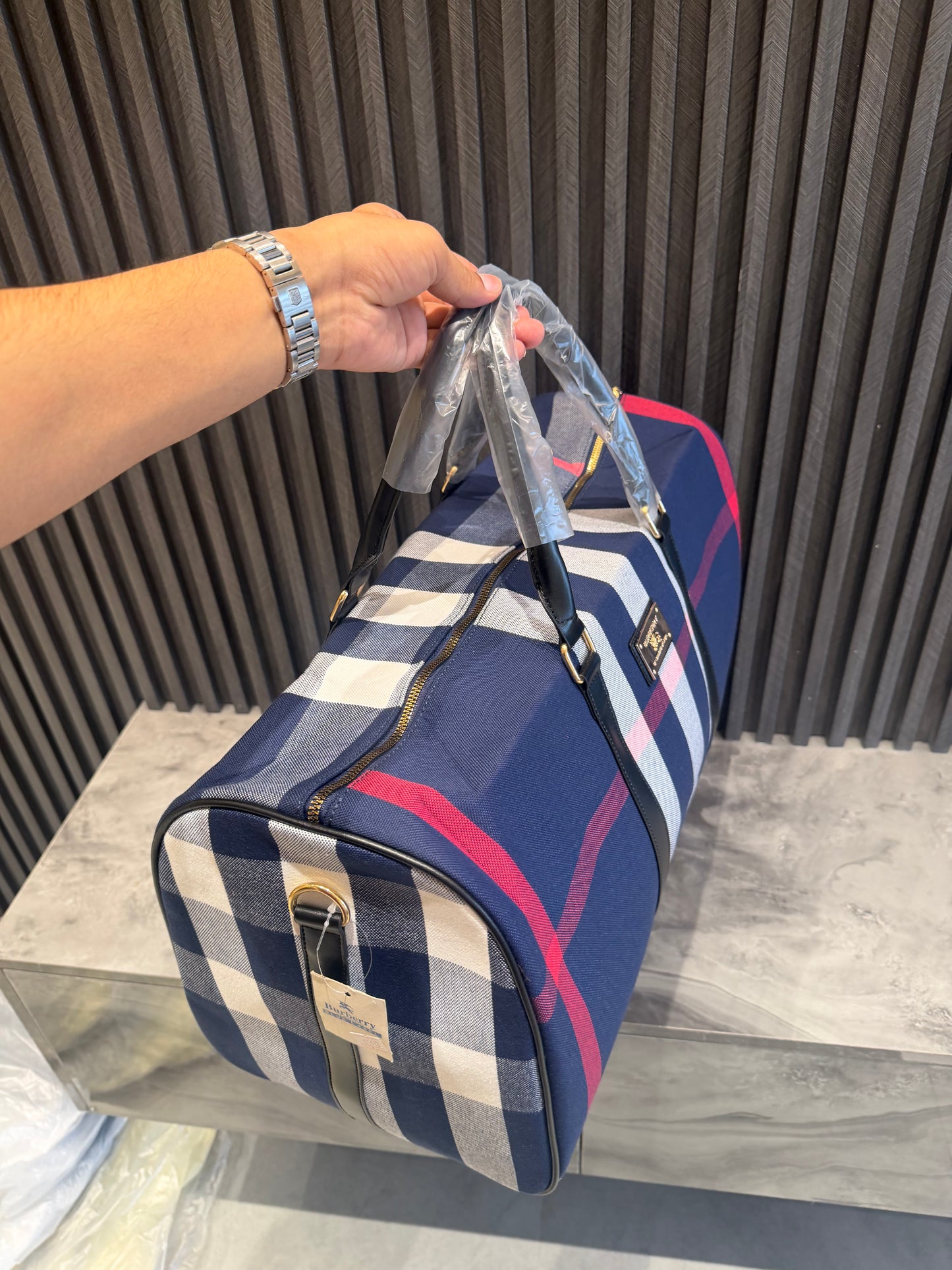 BURBERRY LUGGAGE BAG