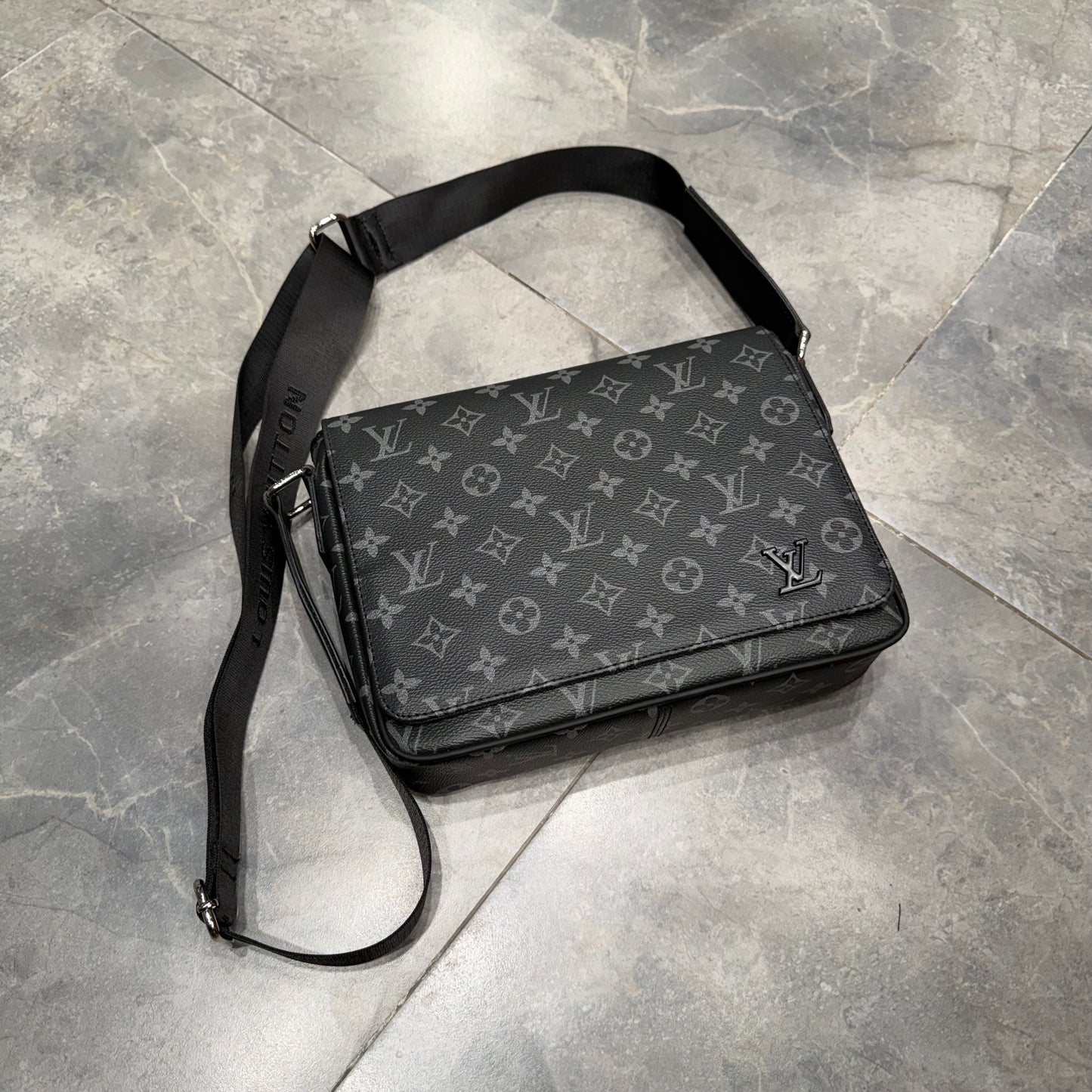 LV SIDE BAG