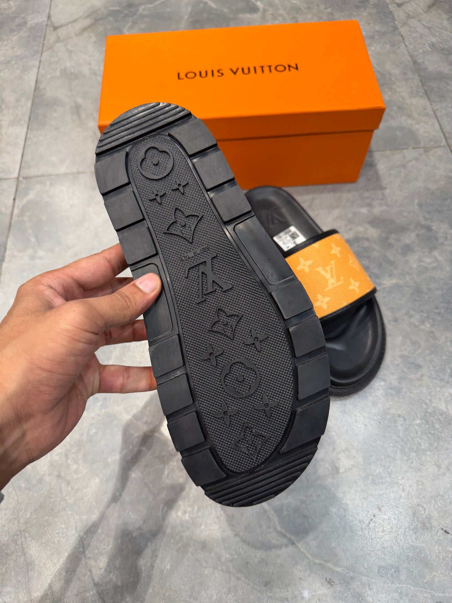 LV HIGH GRADE SLIPPER