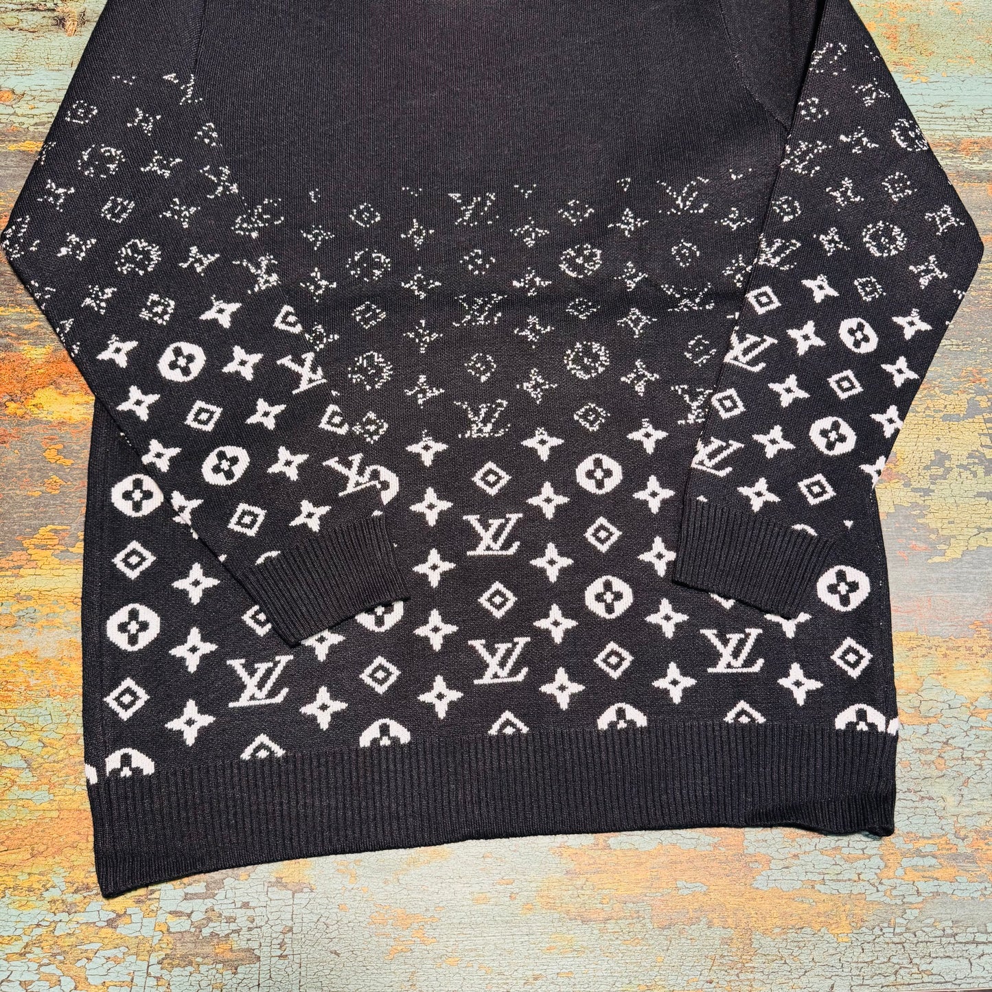 LV SWEATER