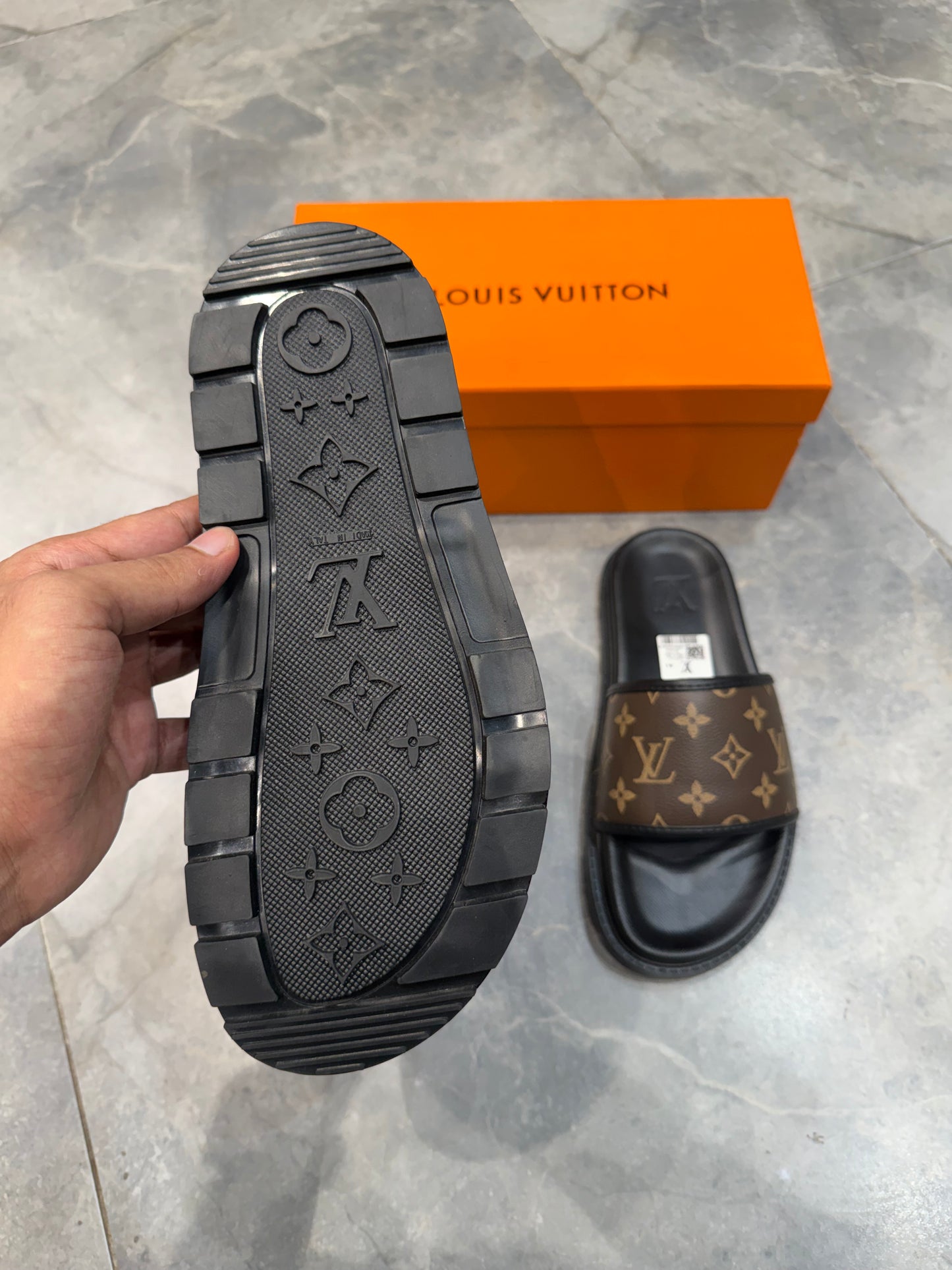 LV HIGH GRADE SLIPPER