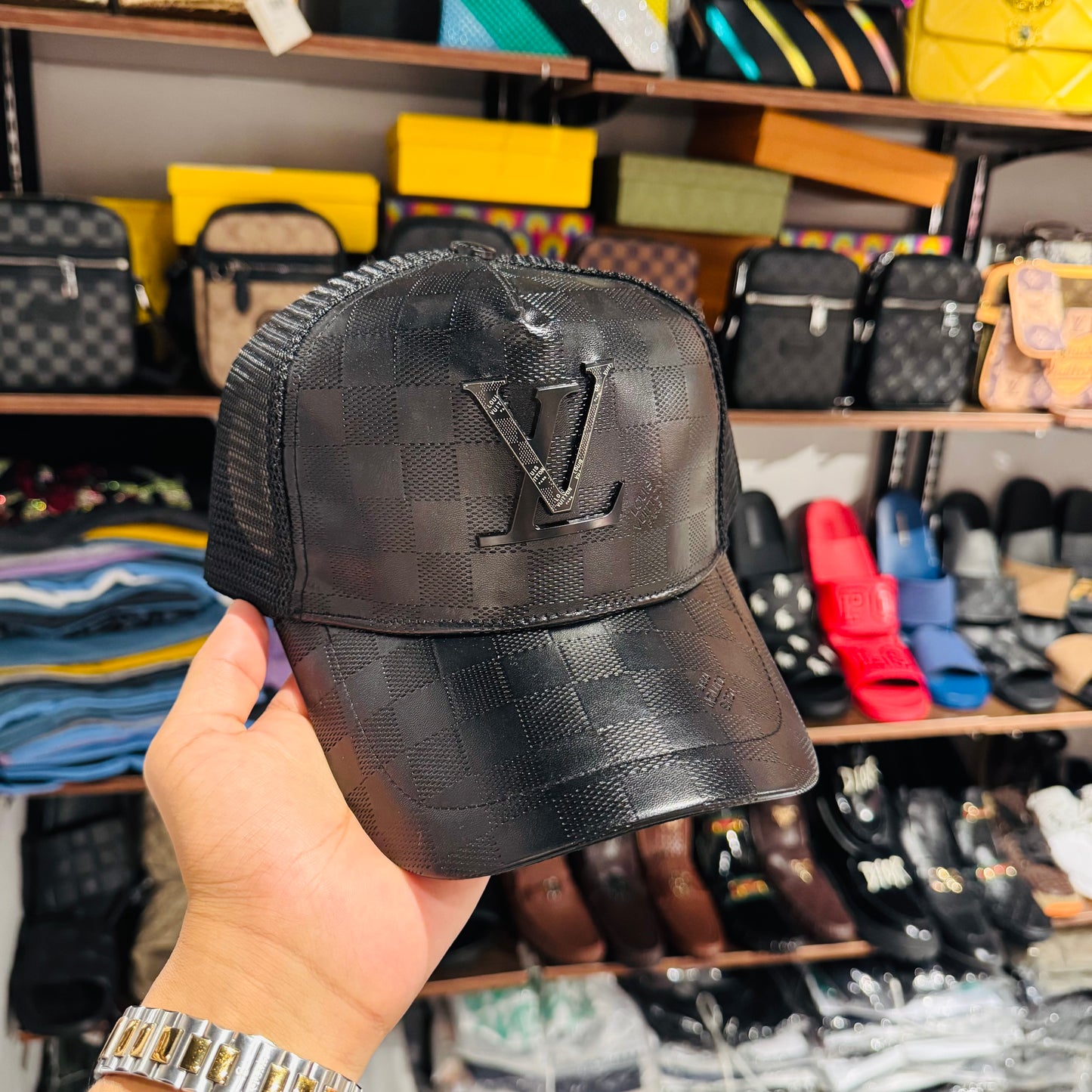 LV CAP