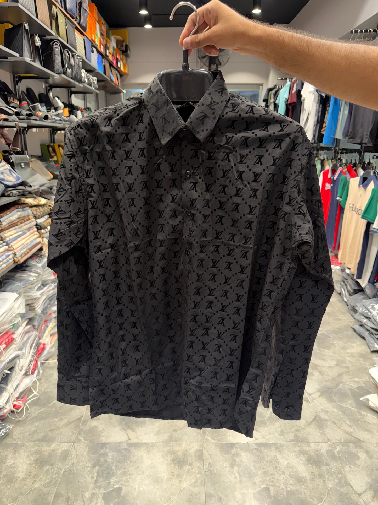 LV BUTTON DOWN