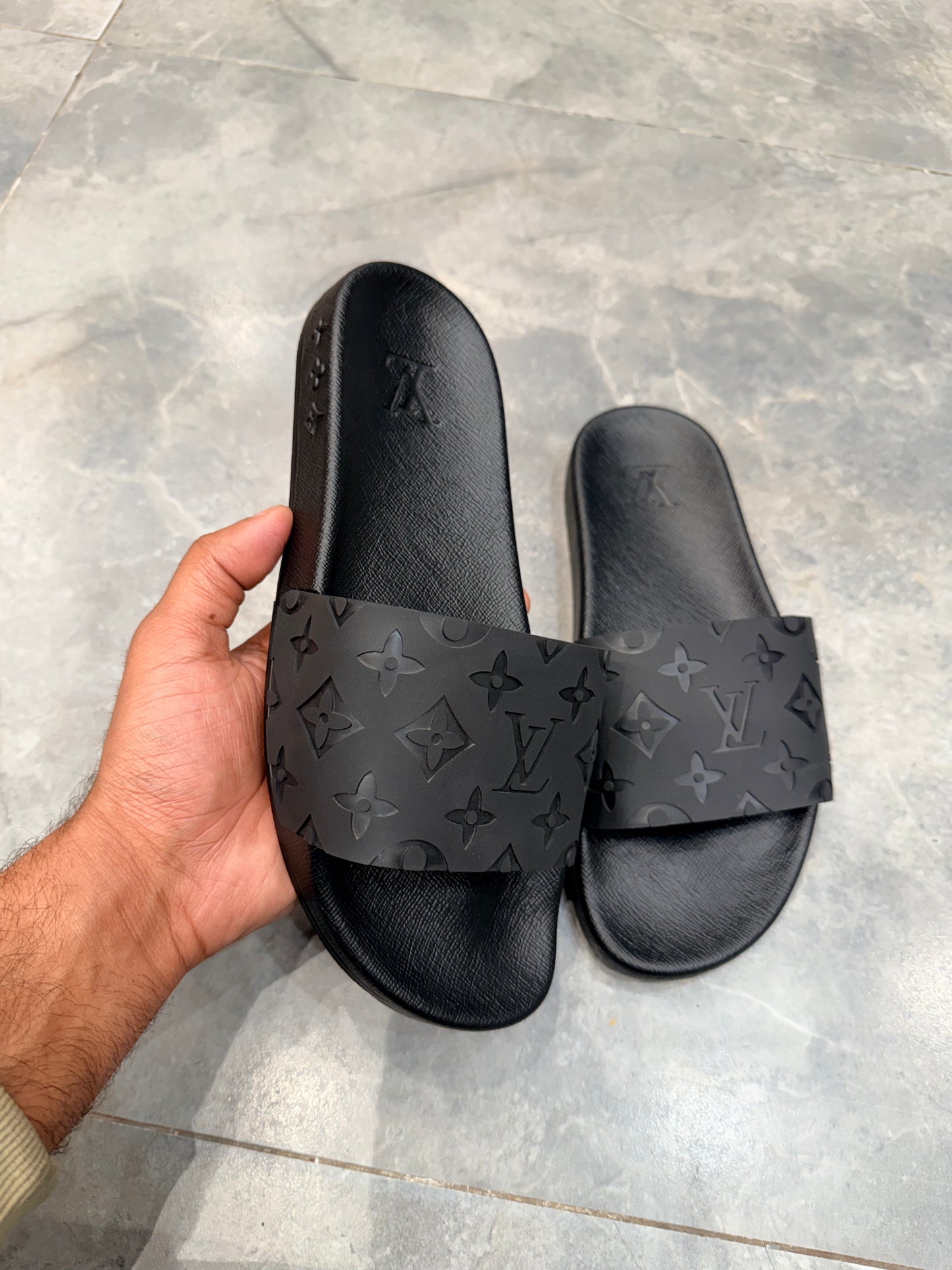 LV SLIPPER