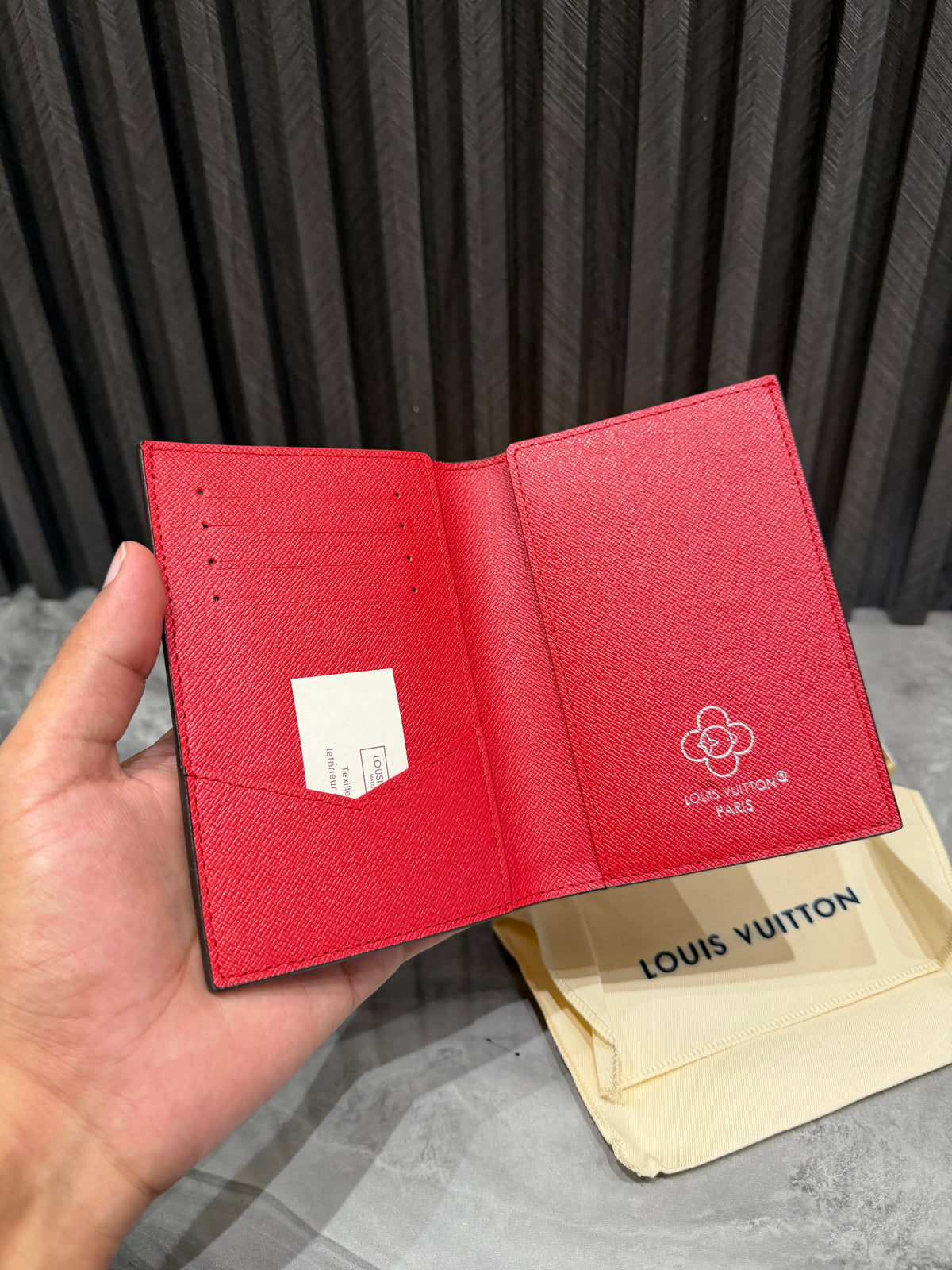 LV WALLET 1.1 GRADE