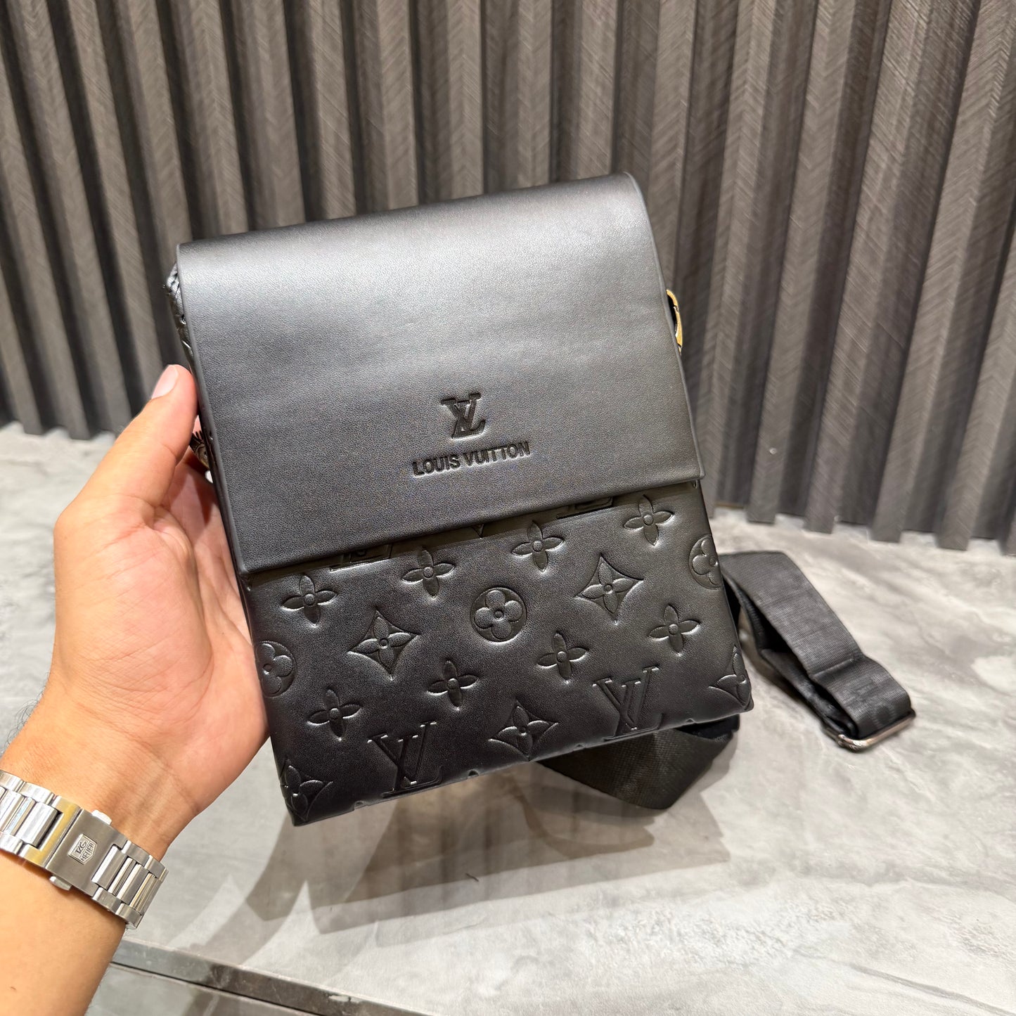LV SIDE BAG