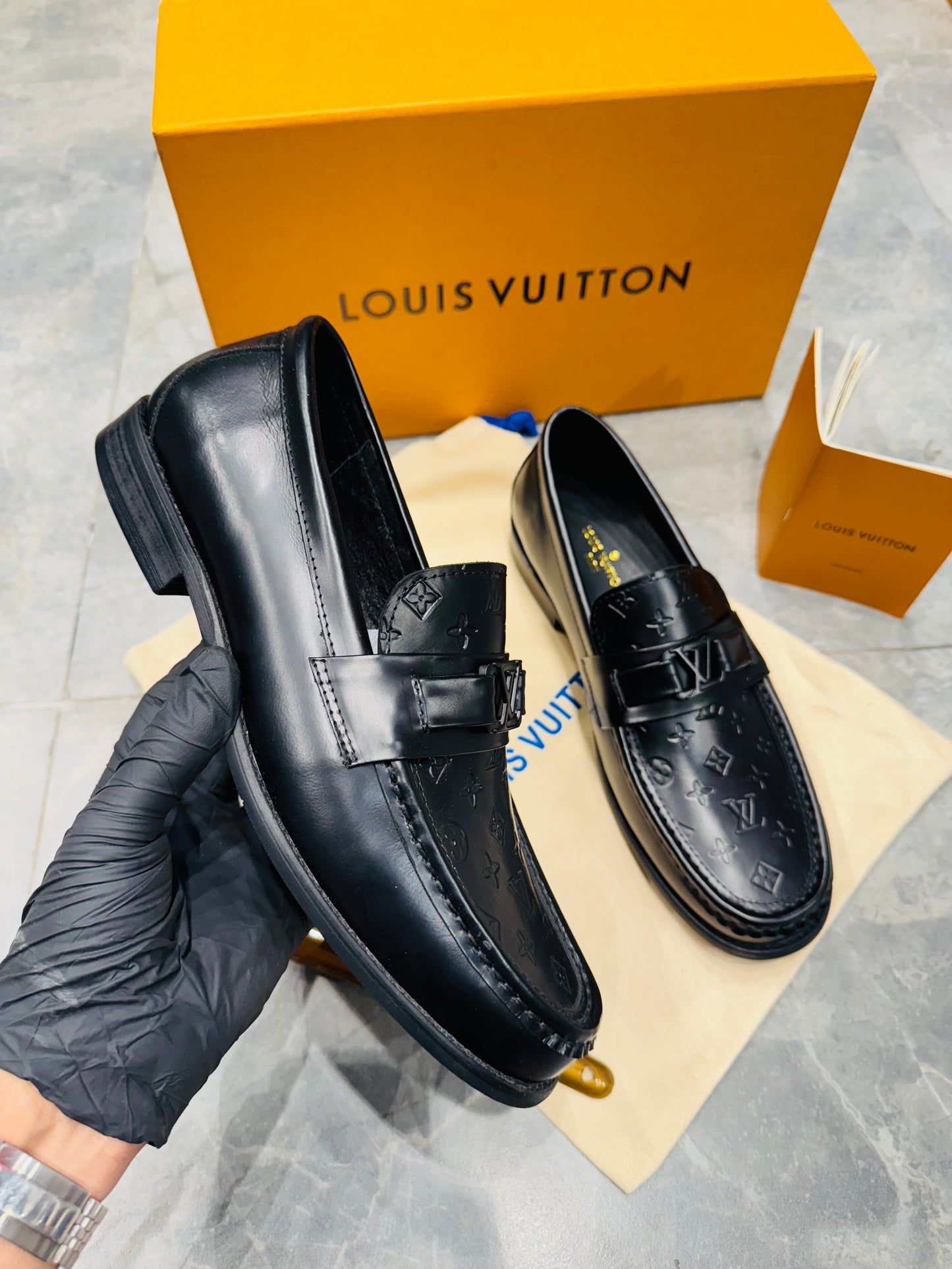 LV SHOES