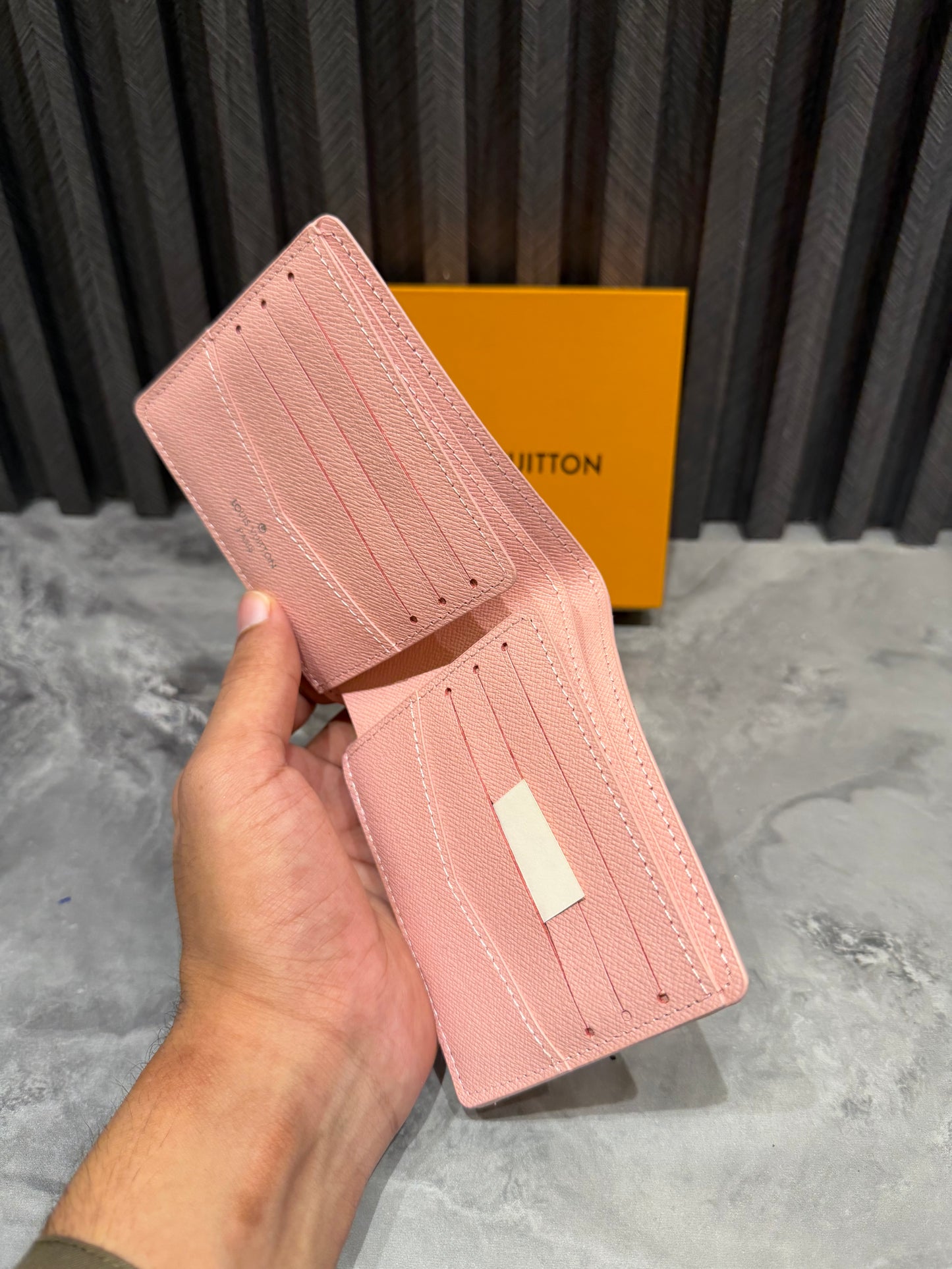 LV WALLET 1.1 GRADE