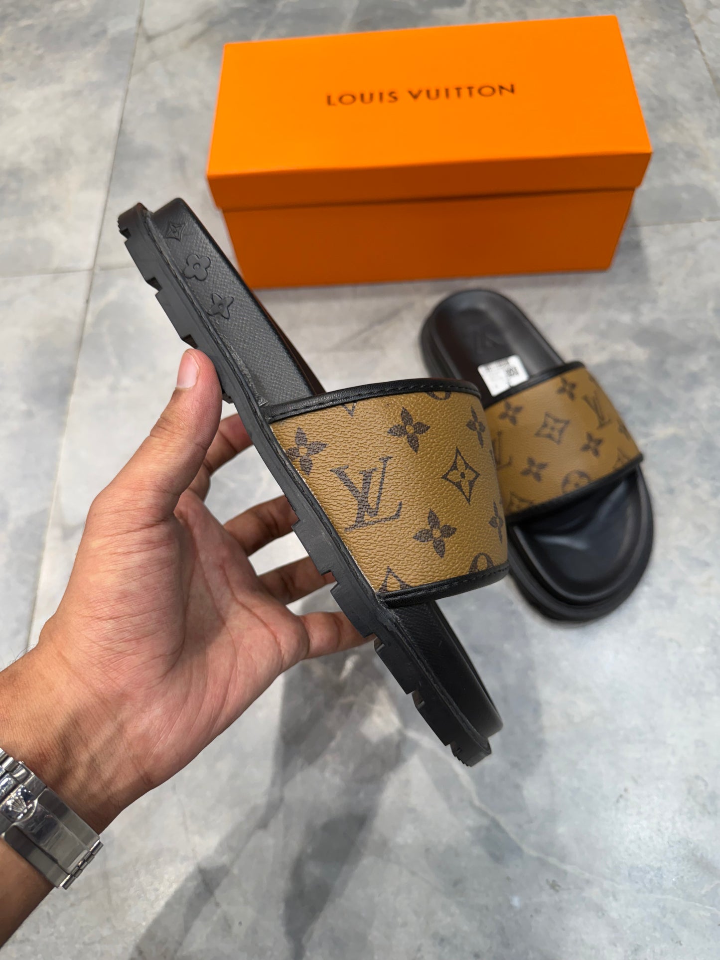 LV HIGH GRADE SLIPPER