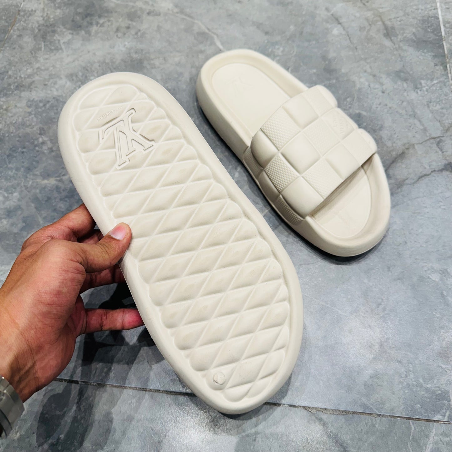 LV SLIPPER