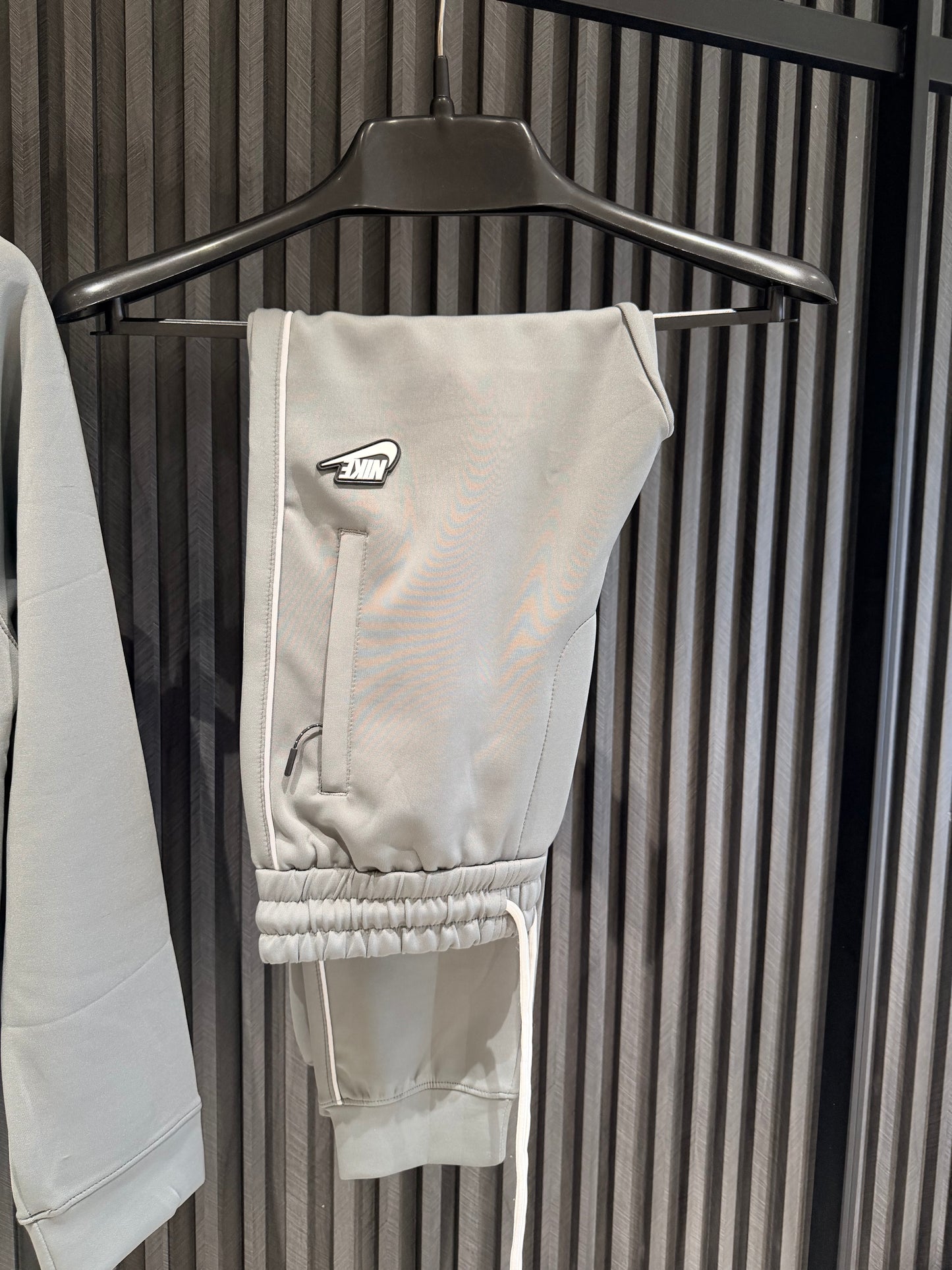 NIKE TRACKSUIT