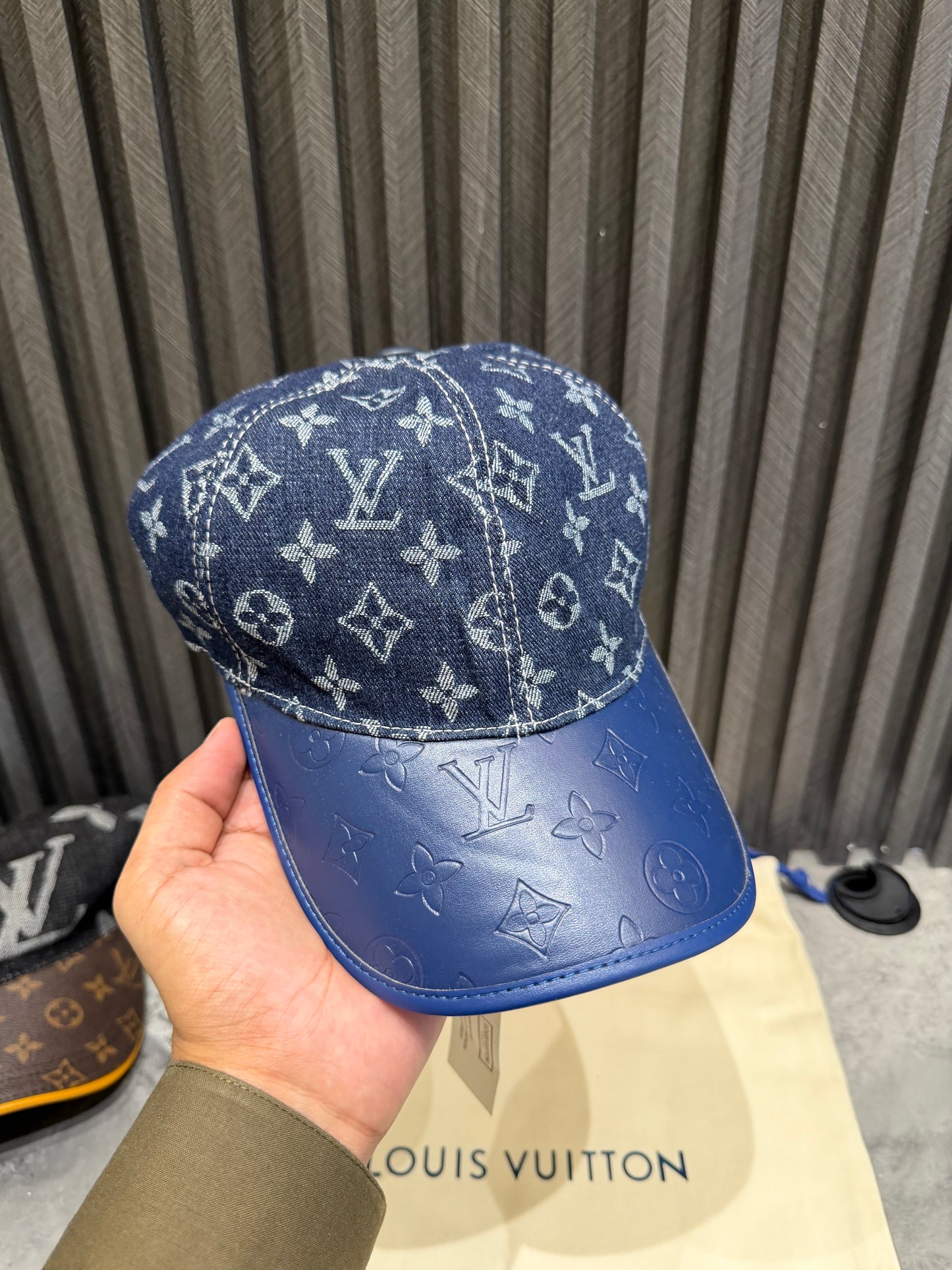 LV CAP HIGH GRADE