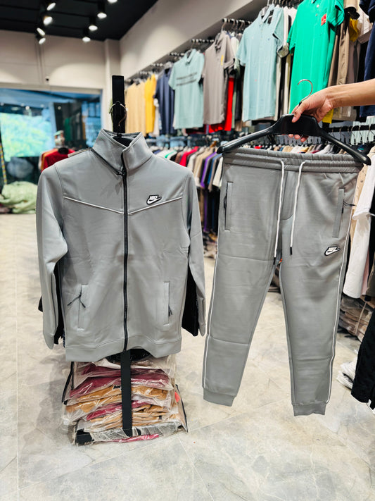 NIKE TRACKSUIT