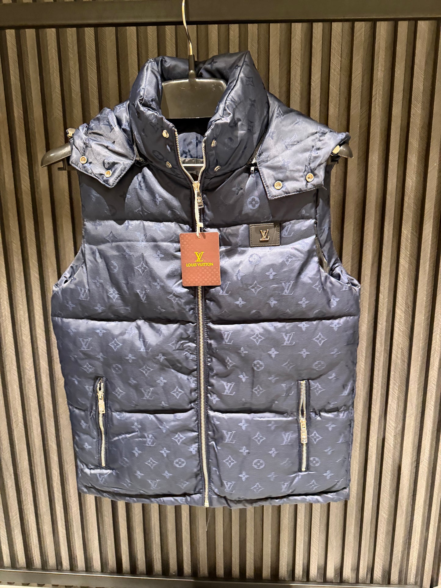 LV SLEEVLESS JACKET