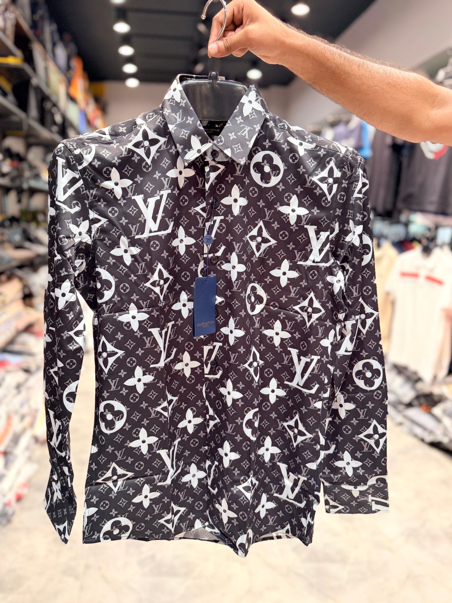 LV BUTTON DOWN