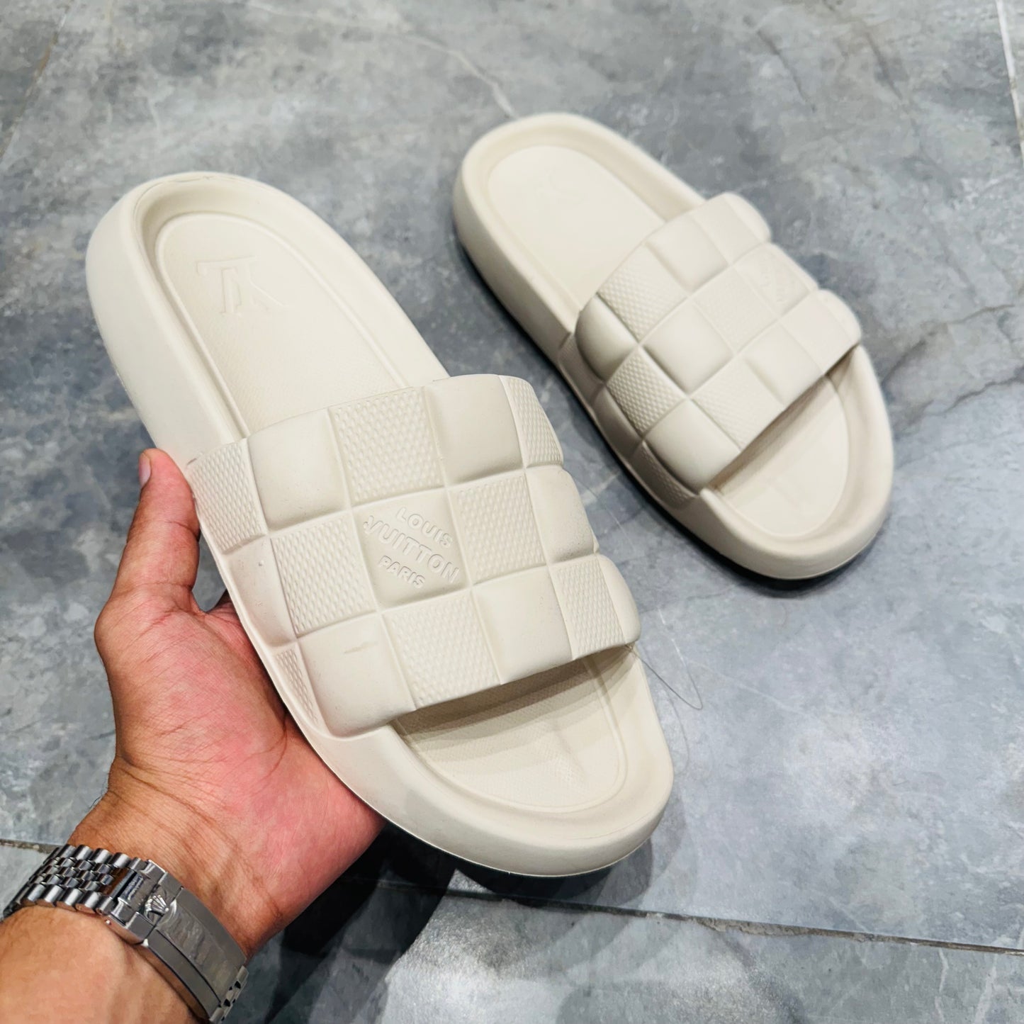 LV SLIPPER