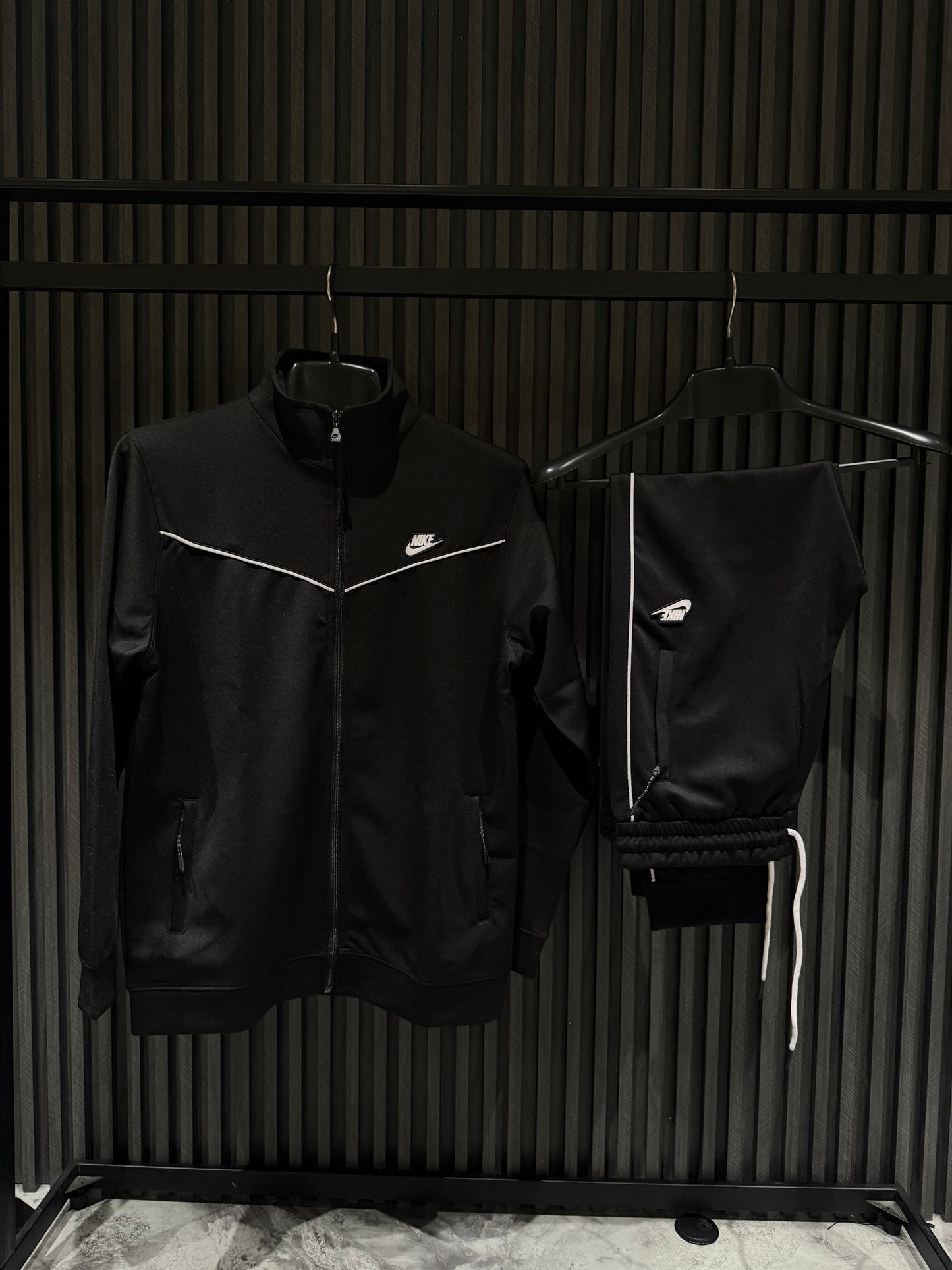 NIKE TRACKSUIT