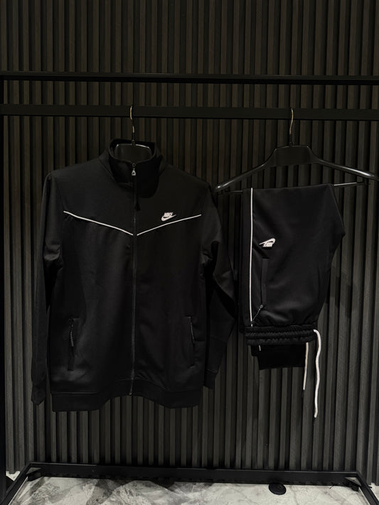 NIKE TRACKSUIT