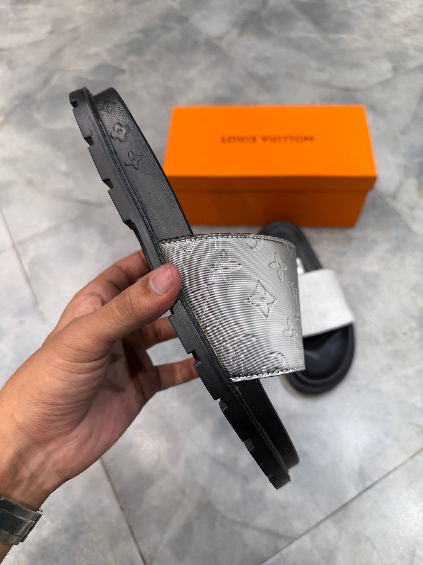 LV reflected HIGH GRADE SLIPPER