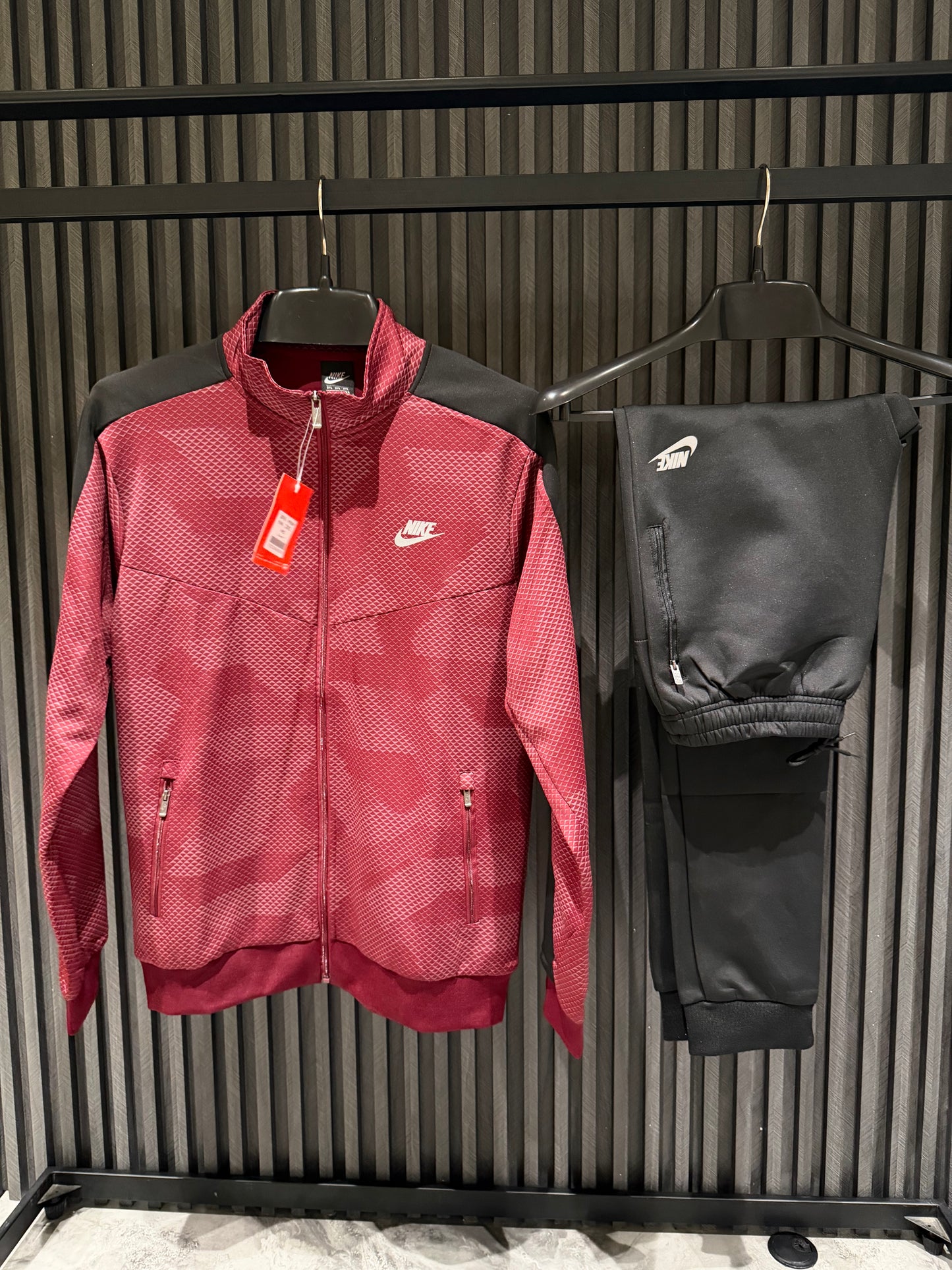 NIKE TRACKSUIT