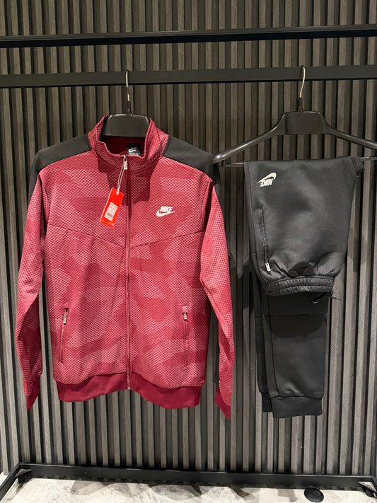 NIKE TRACKSUIT