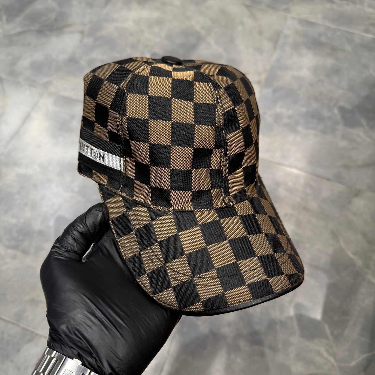 LV CAP