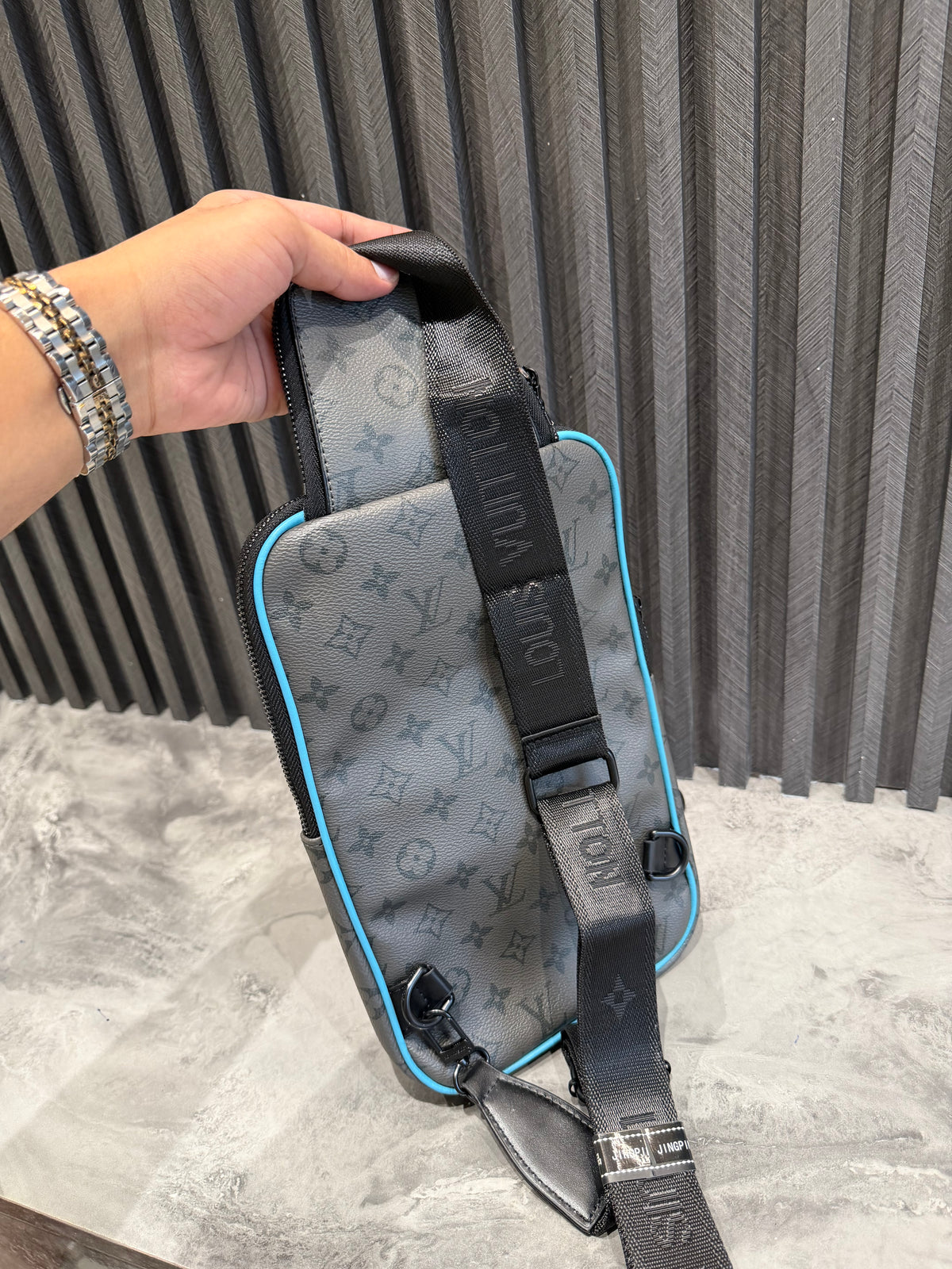 LV CHEAST BAG