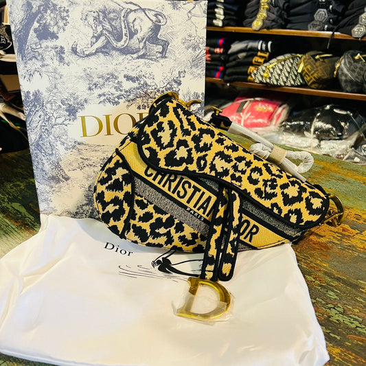 DIOR D Logo