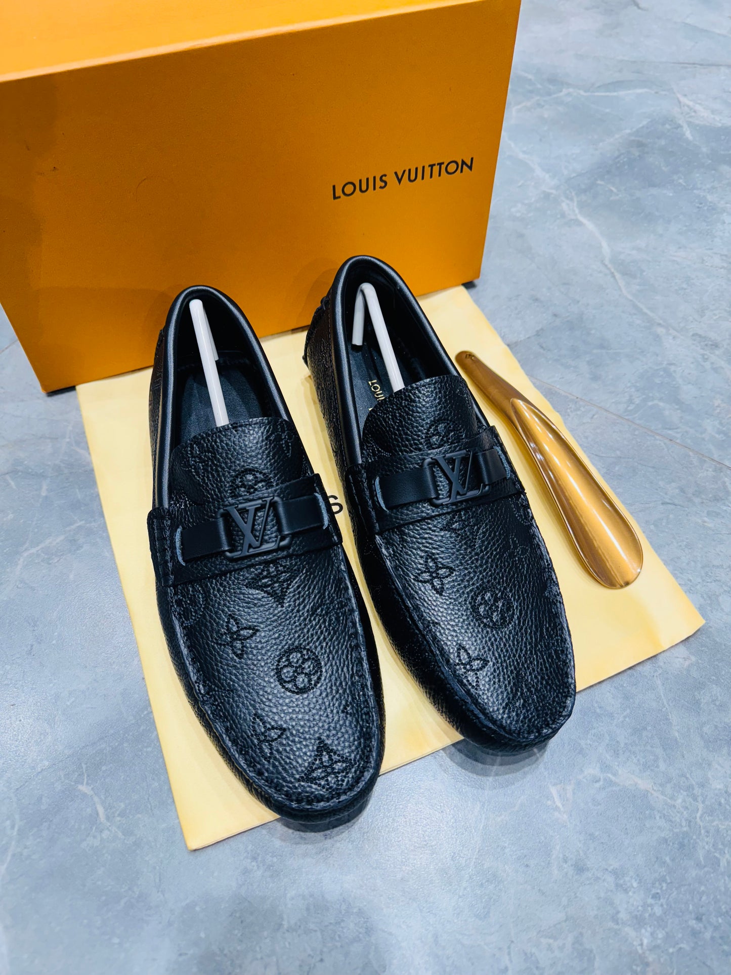 LV SHOES