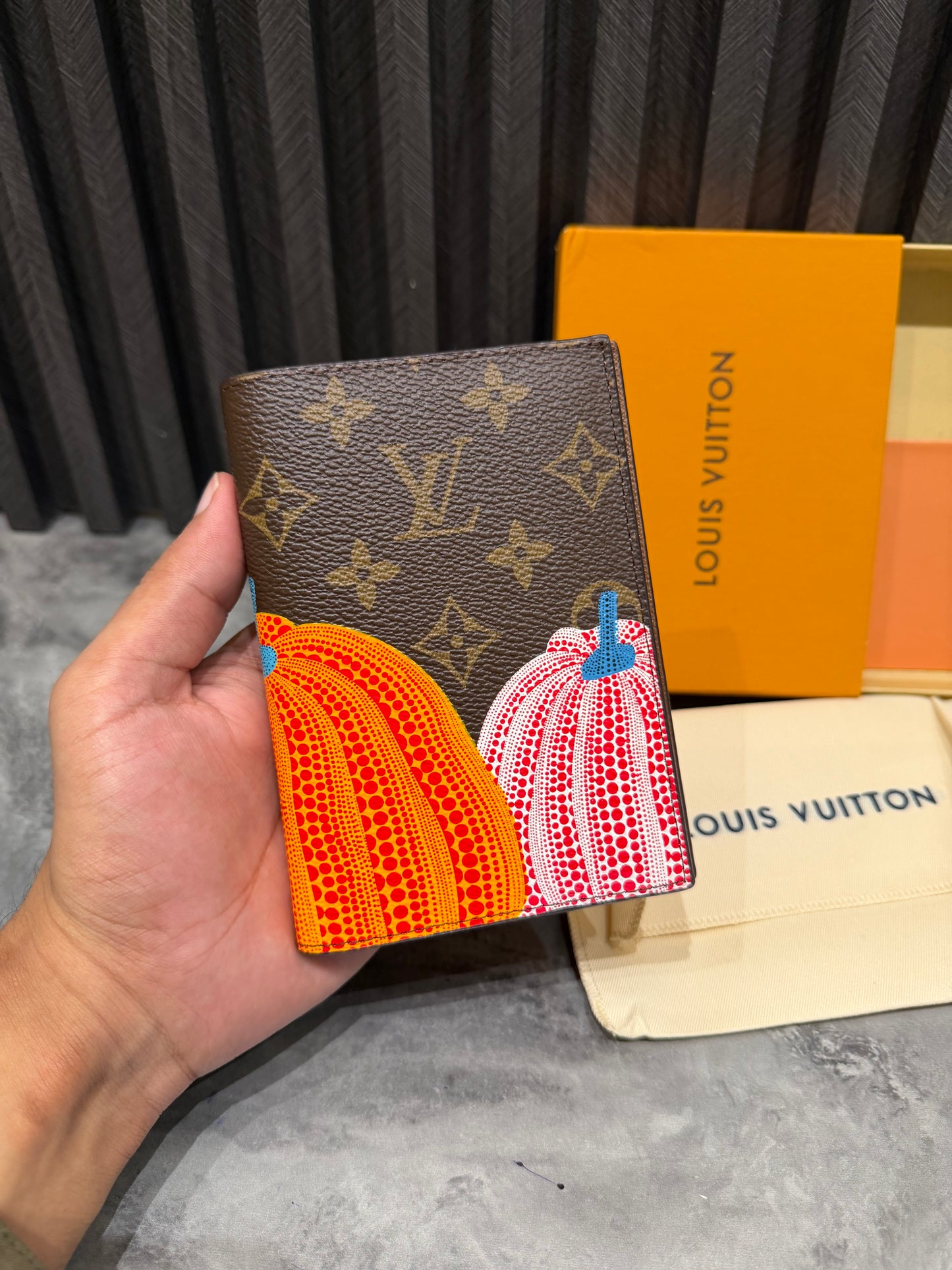 LV WALLET 1.1 GRADE