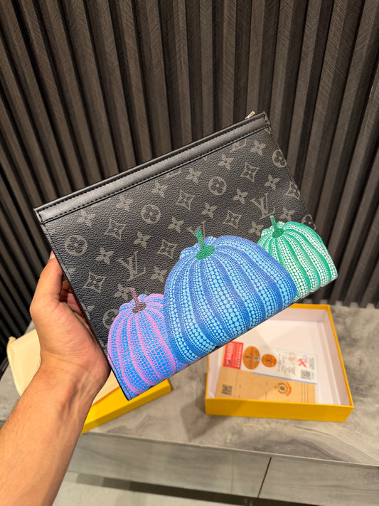 LV MESSENGER BAG