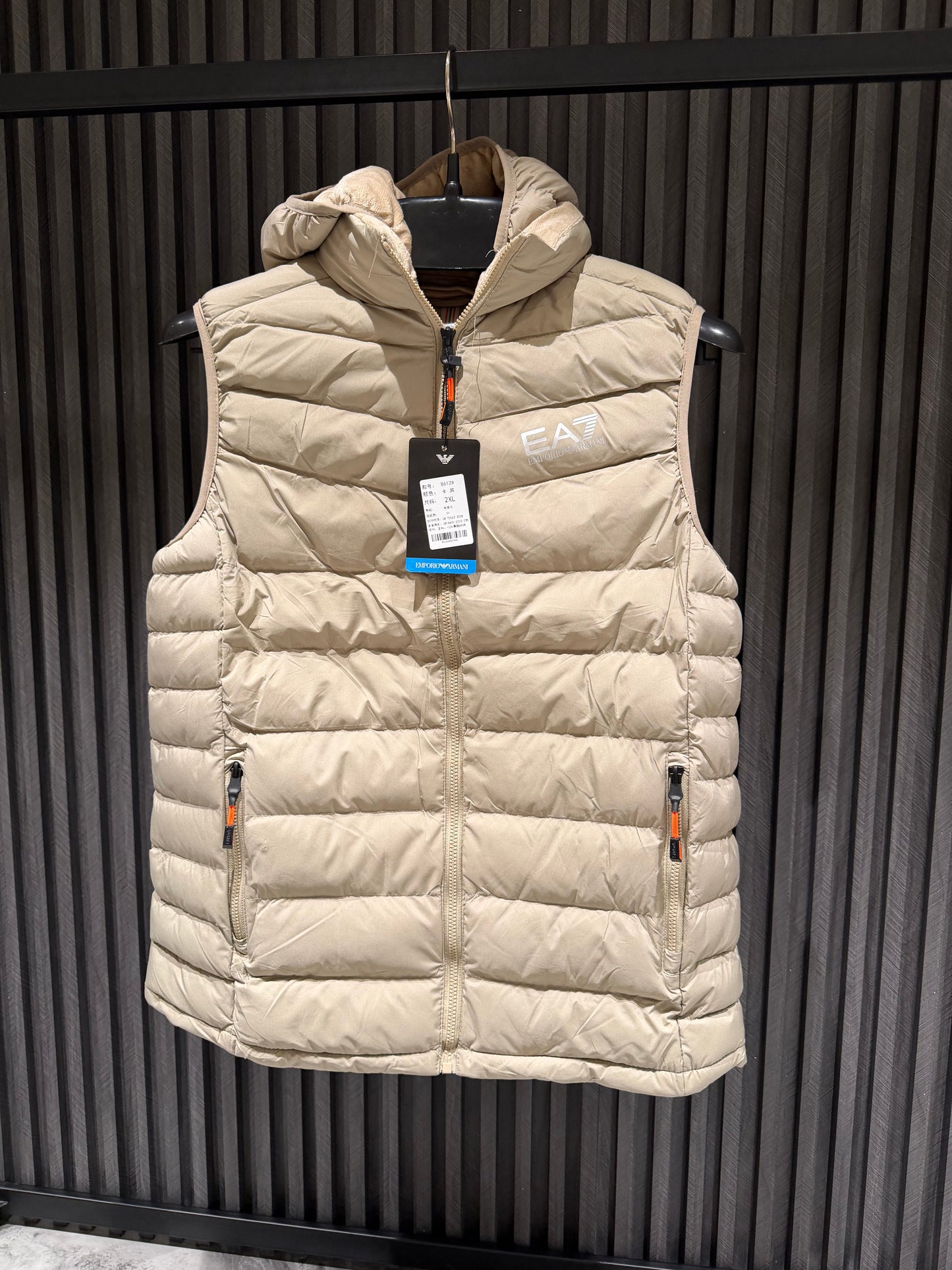 ARMANI SLEEVLESS JACKET
