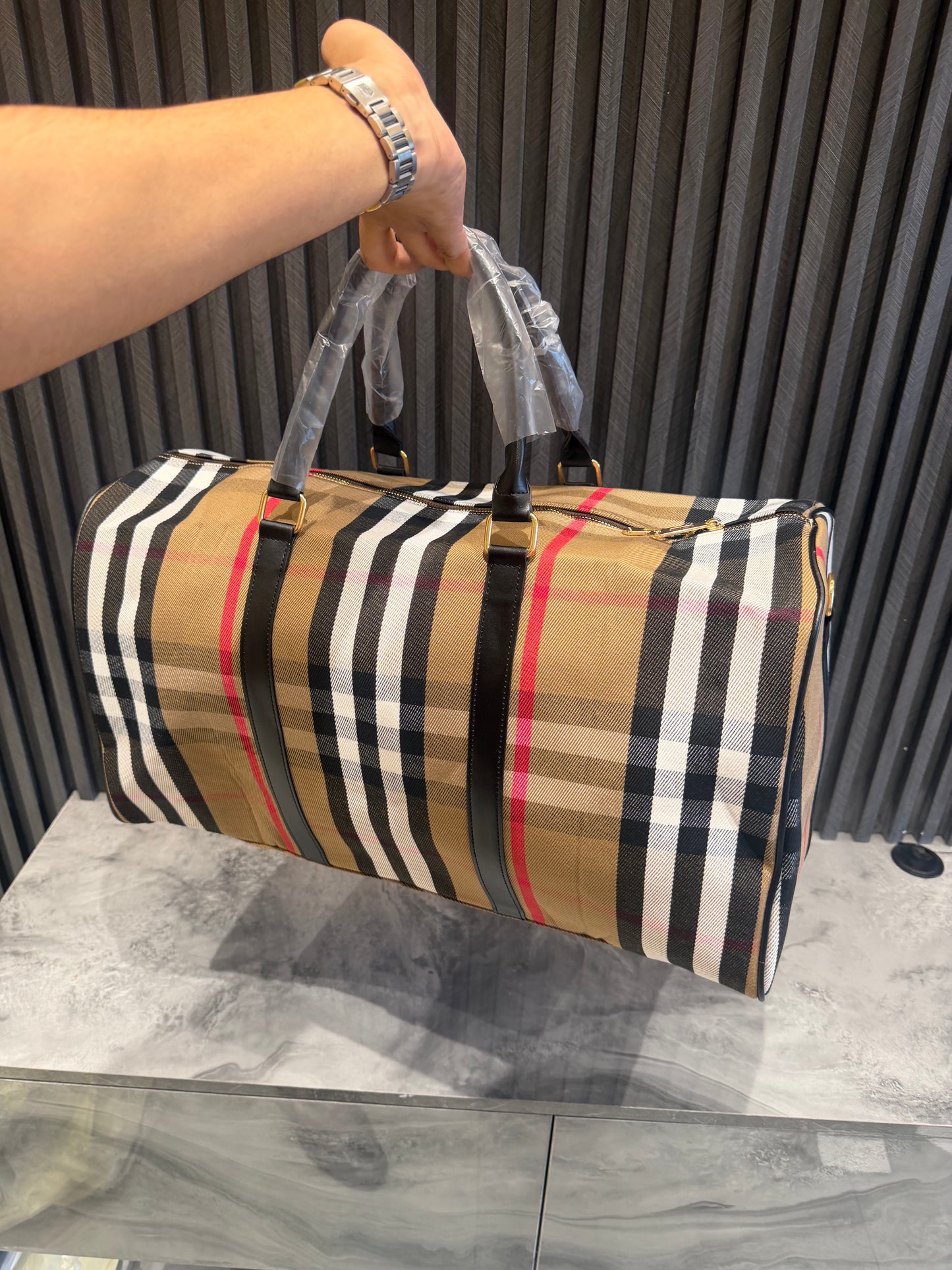 BURBERRY LUGGAGE BAG