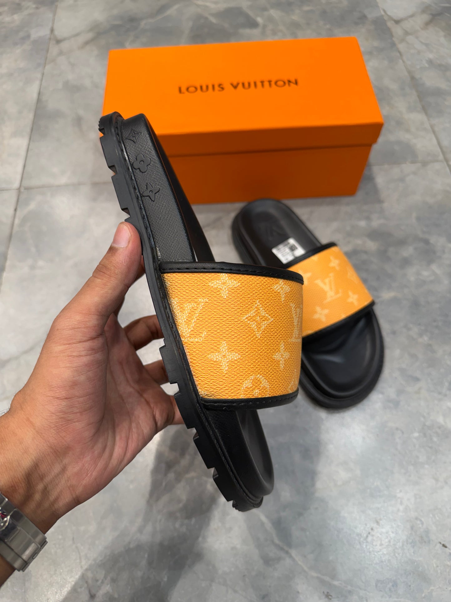 LV HIGH GRADE SLIPPER