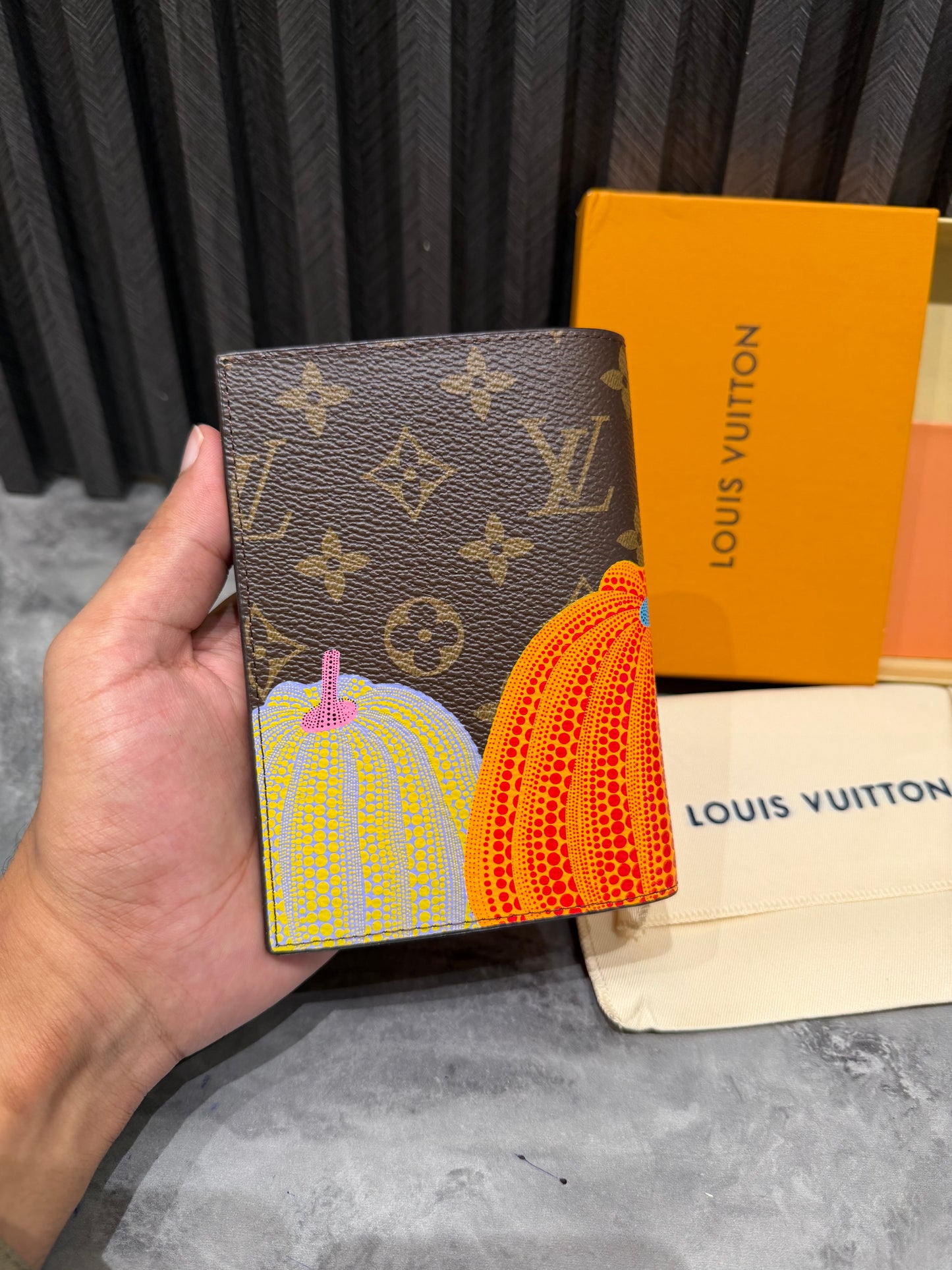 LV WALLET 1.1 GRADE