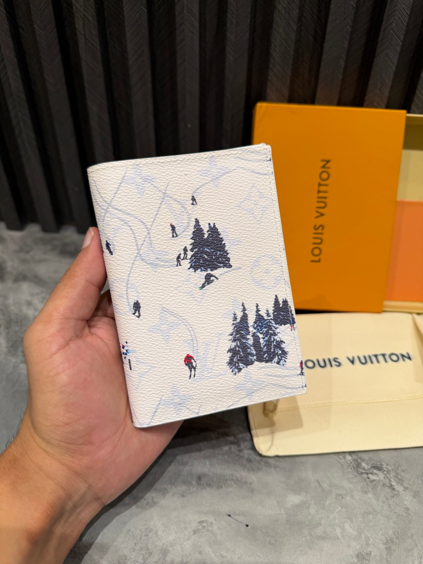LV WALLET 1.1 GRADE