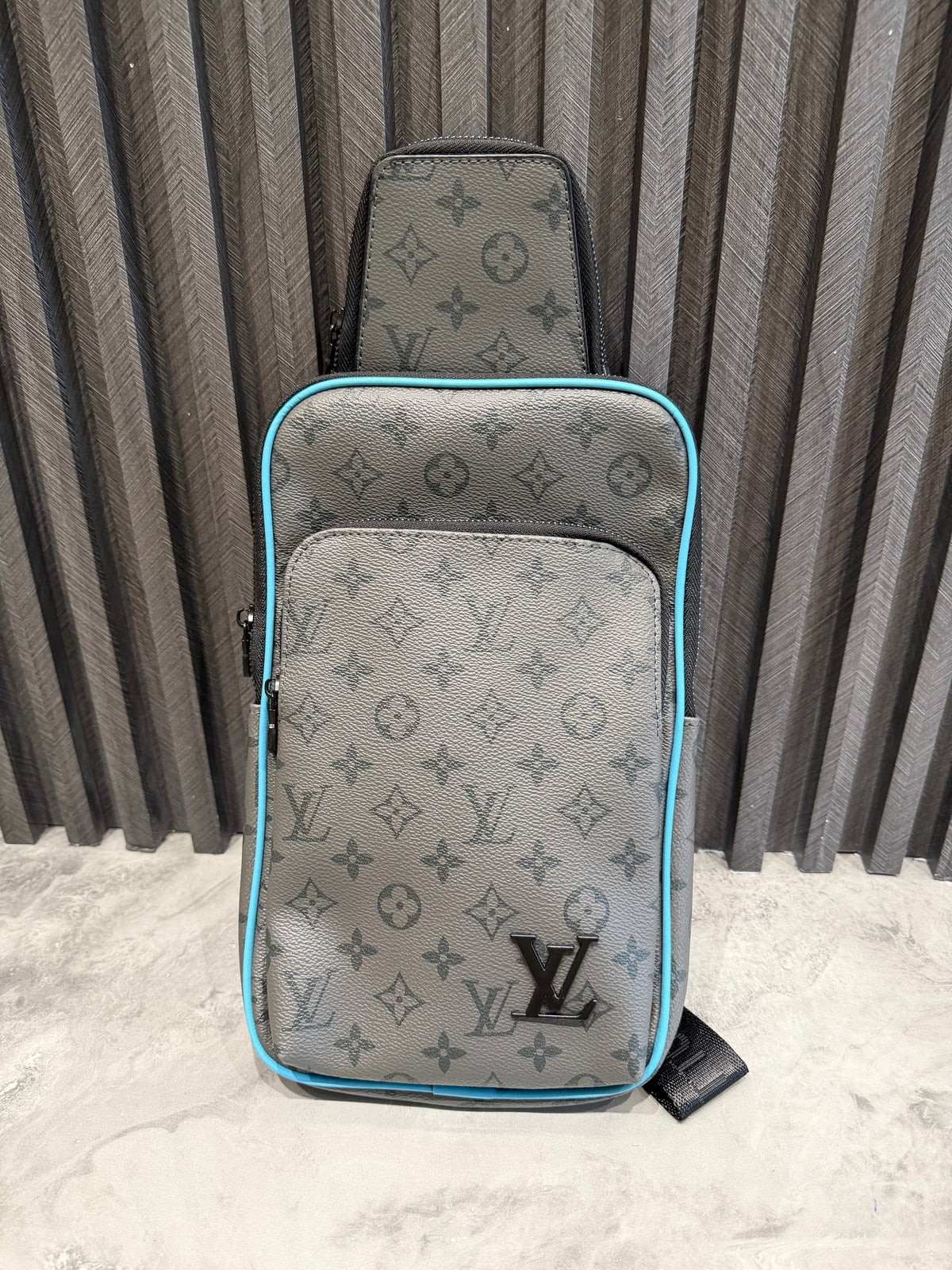 LV CHEAST BAG