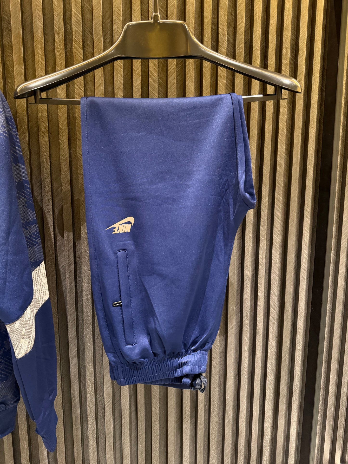 NIKE TRACKSUIT