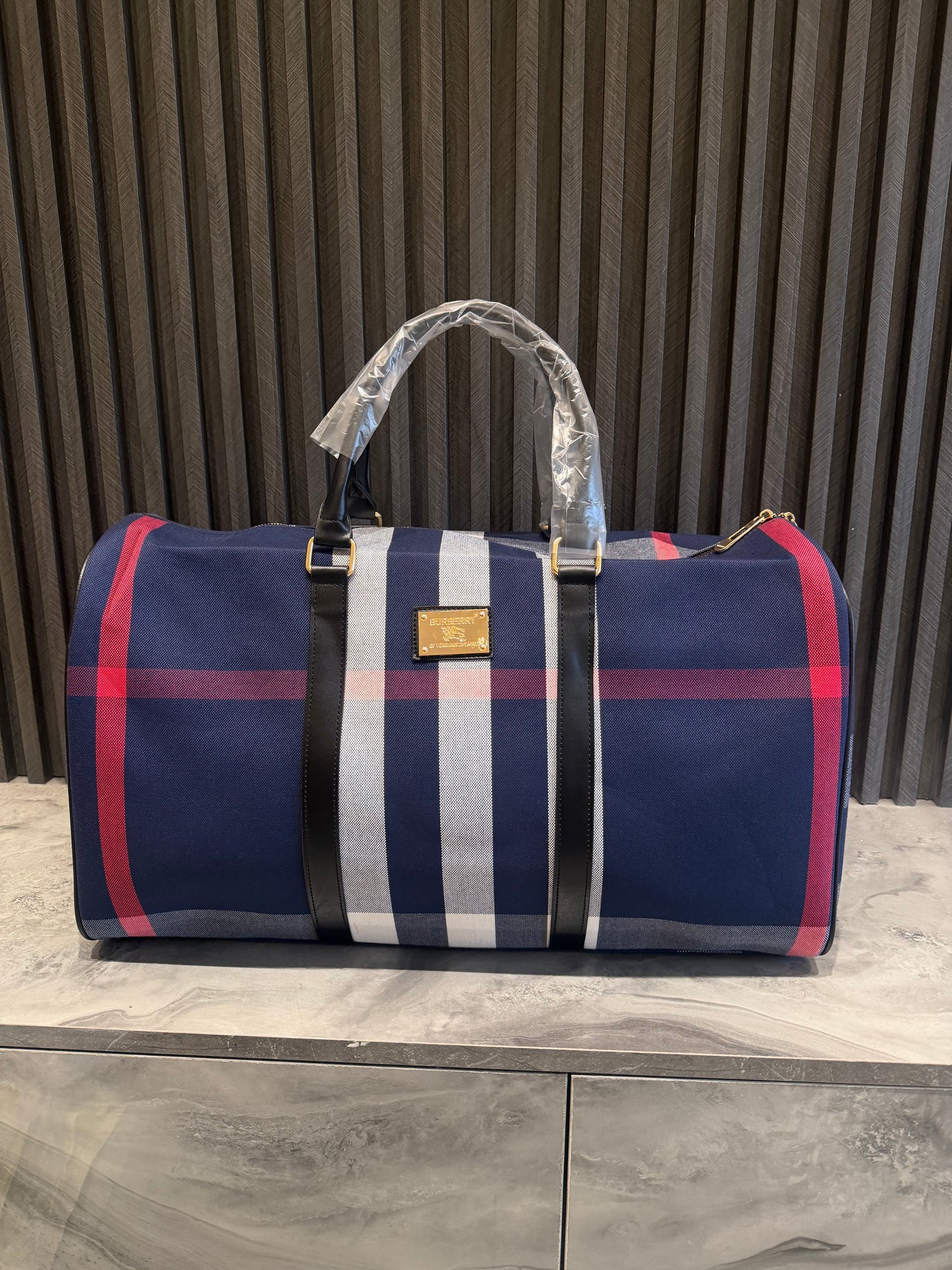 BURBERRY LUGGAGE BAG